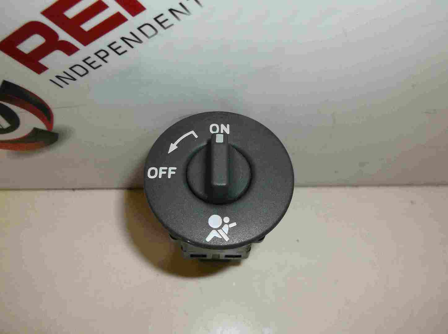 Renault Clio Sport 2009-2012 200 Passenger Airbag Switch