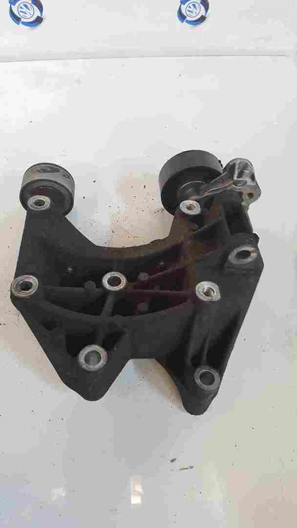 Thumb 2 Renault Clio Sport MK2 2001-2006 172 182 Alternator Mount Engine Bracket Pulleys
