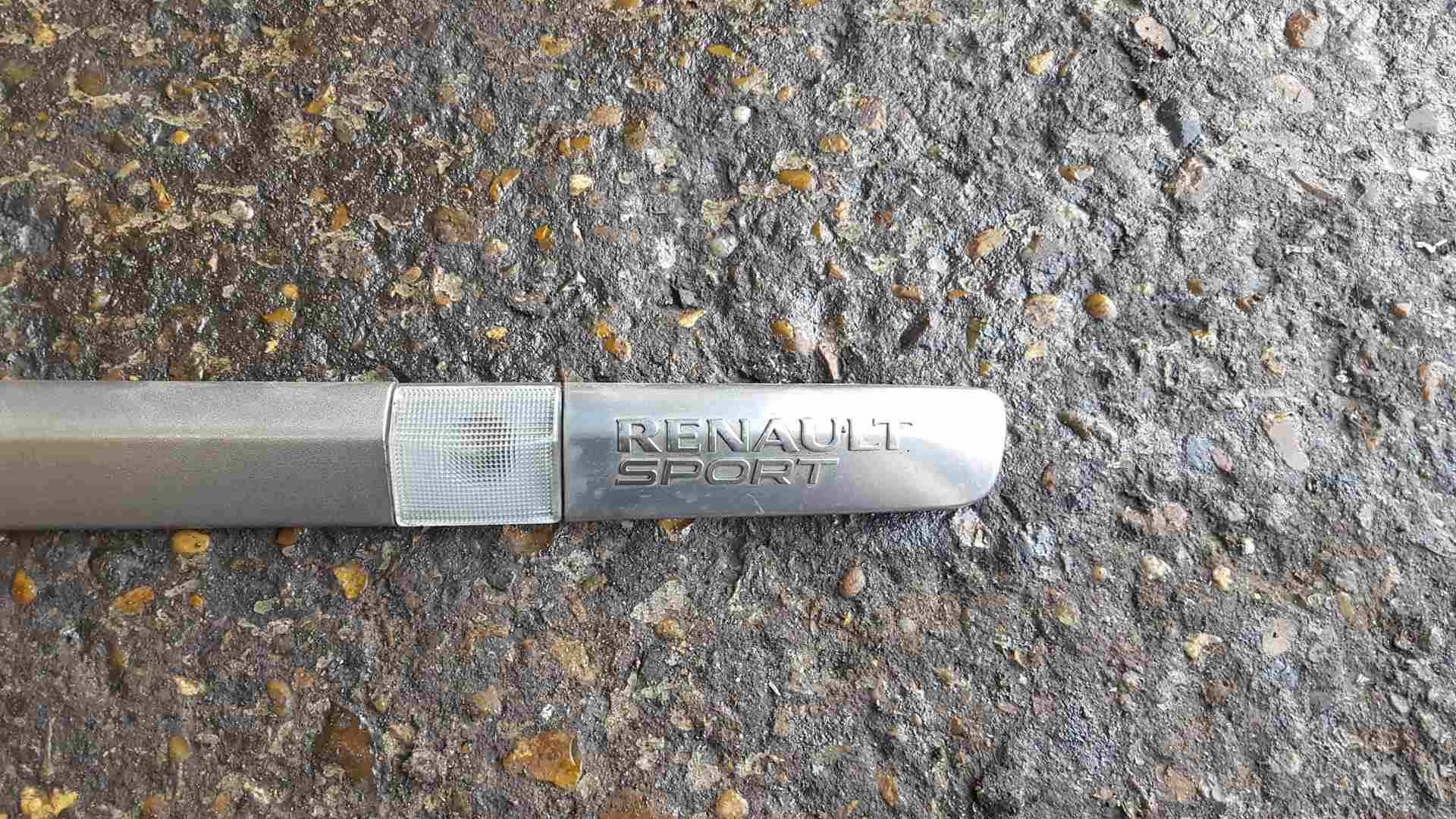 Thumb 3 Renault Clio Sport MK3 2005-2012 197 Drivers OSF Front Door Moulding Trim Silver