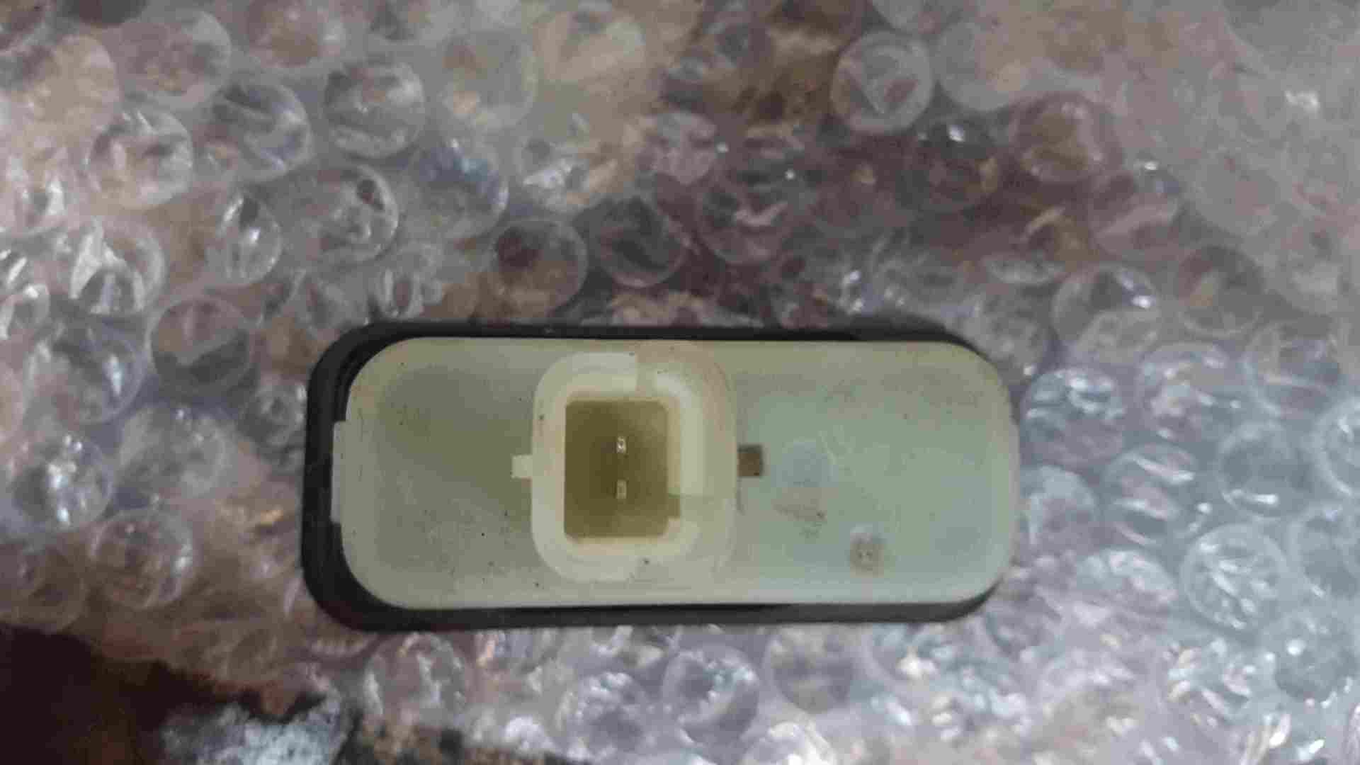 Thumb 4 Renault Clio Sport MK3 2005-2012 Boot Button 8200385515