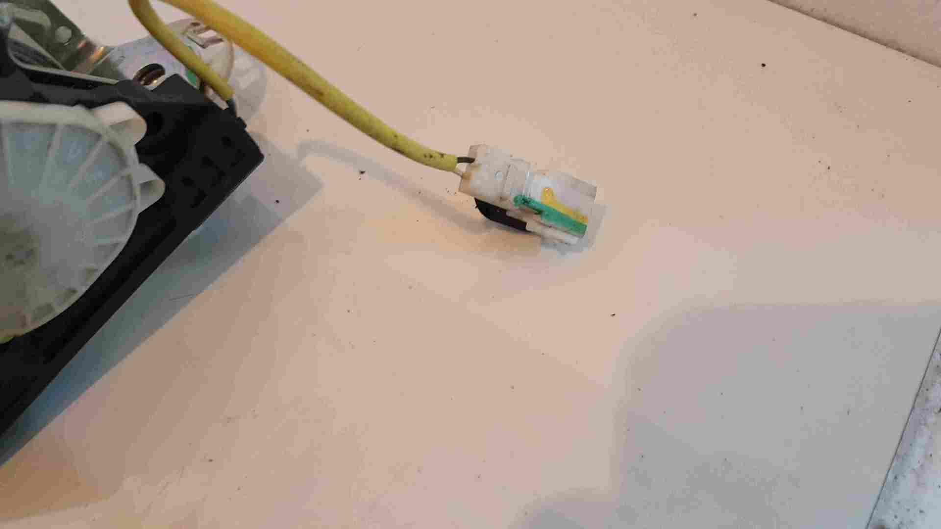Thumb 2 Renault Clio Sport MK3 2005-2012 Passenger NSR Rear Seat Belt Light White Plug