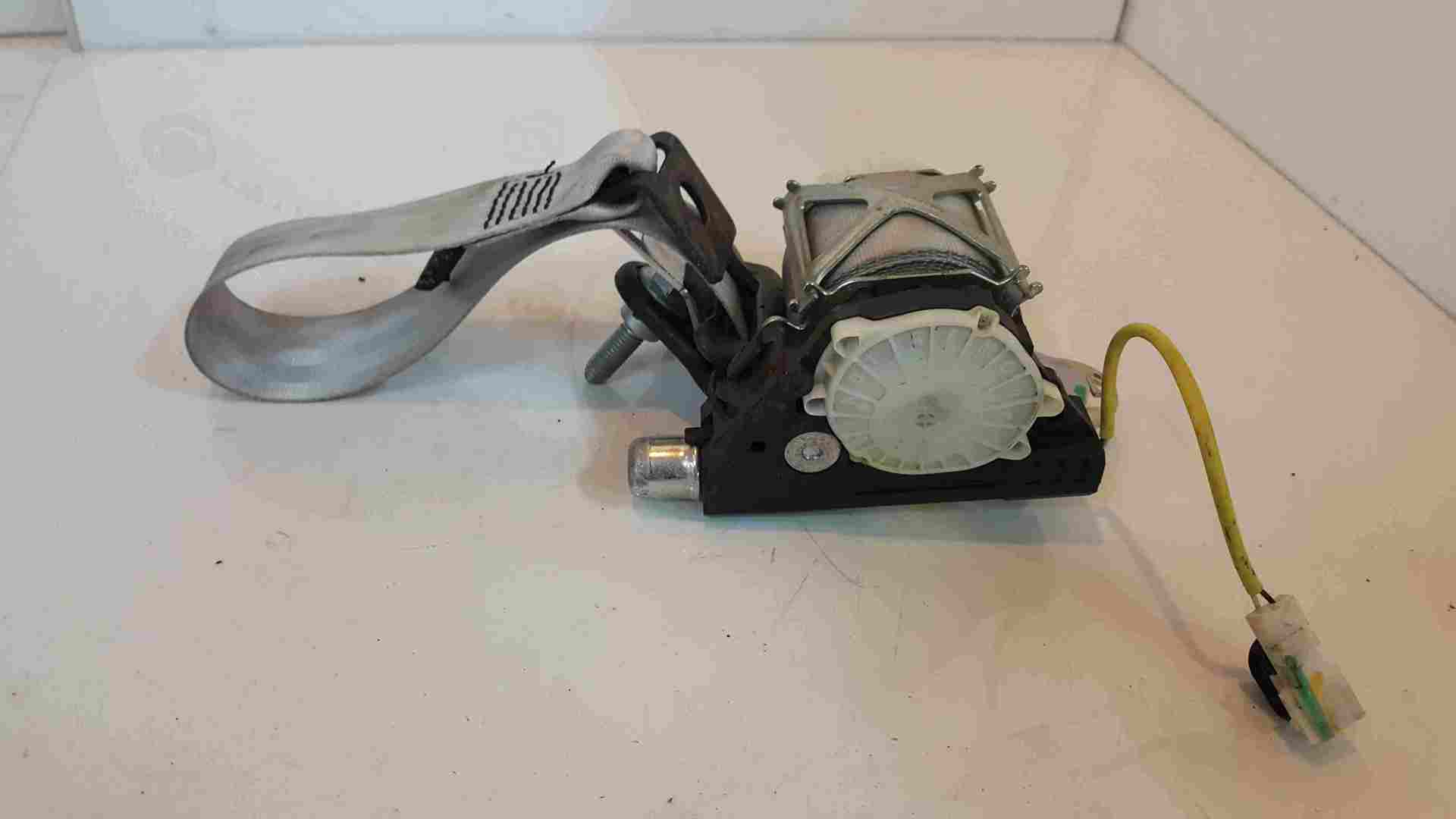 Thumb 3 Renault Clio Sport MK3 2005-2012 Passenger NSR Rear Seat Belt Light White Plug