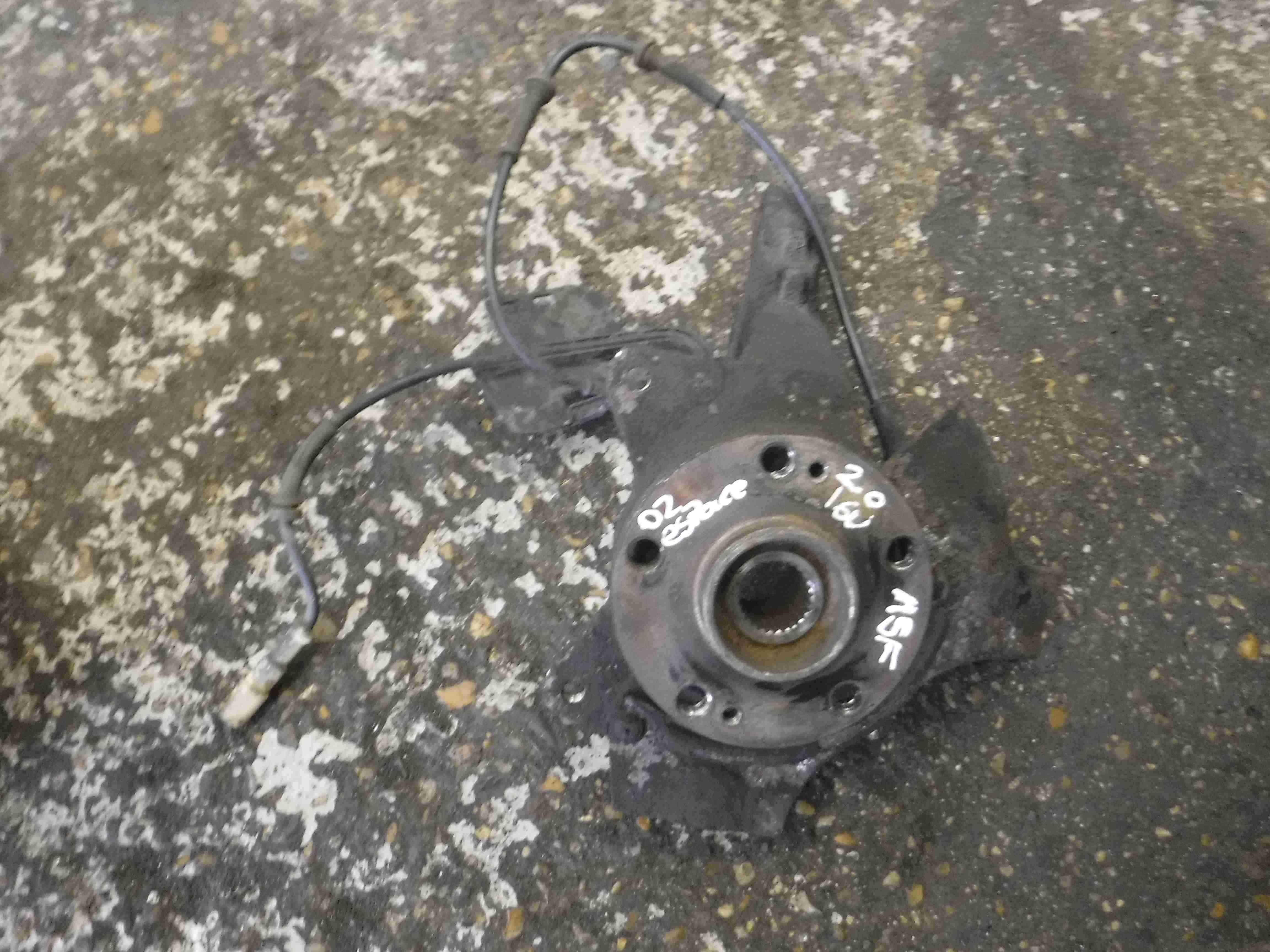 Renault Espace 1997-2003 2.0 16v Passenger NSF Front Wheel Hub + ABS Sensor