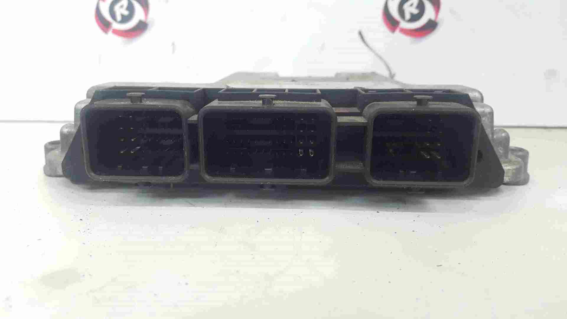 Thumb 2 Renault Espace 2003-2013 2.2 DCi Engine Control Unit ECU 8200311550 8200384493