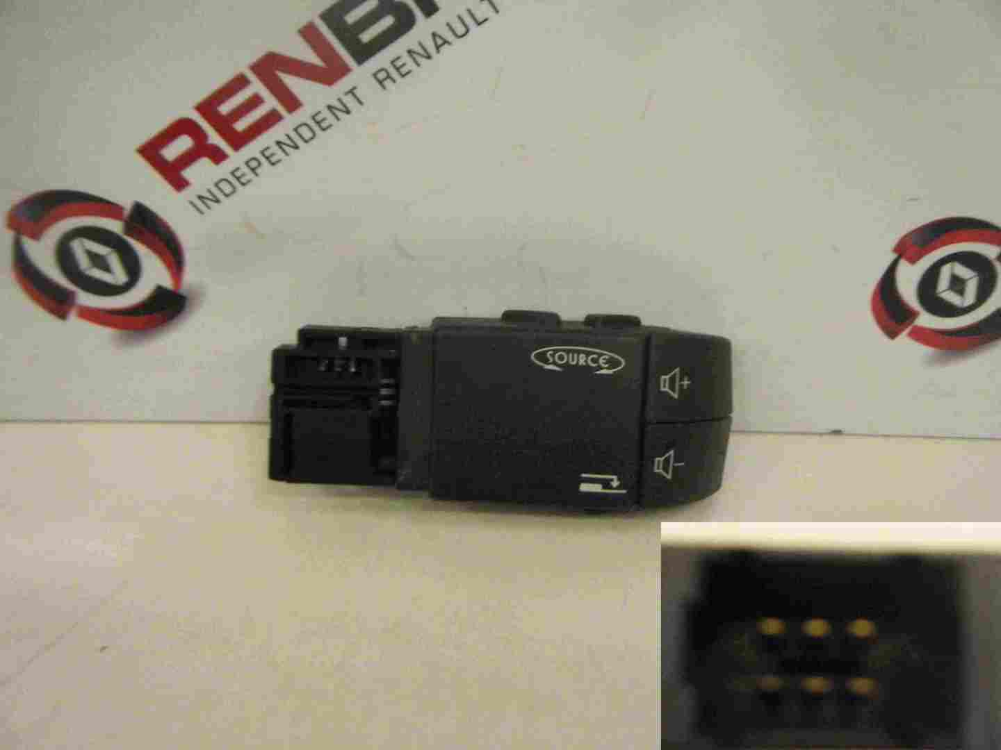 Renault Espace 2003-2013 Steering Wheel Radio Controls 7701049643