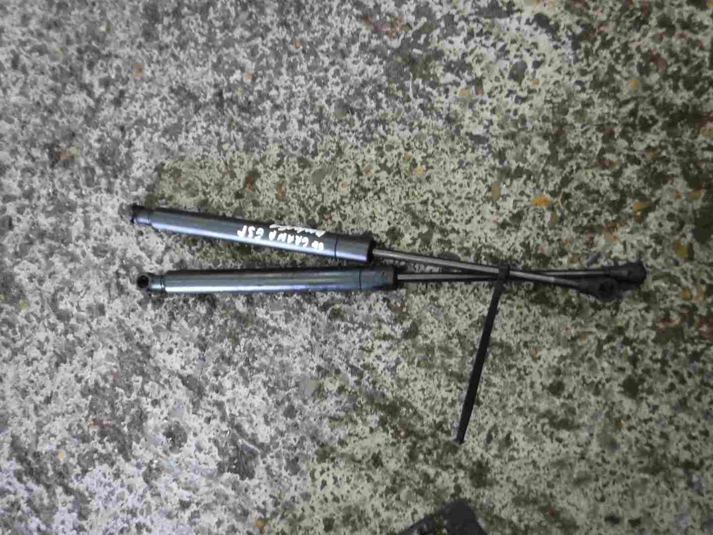 Renault Grand Espace 2003-2013 Bonnet Gas Hinges