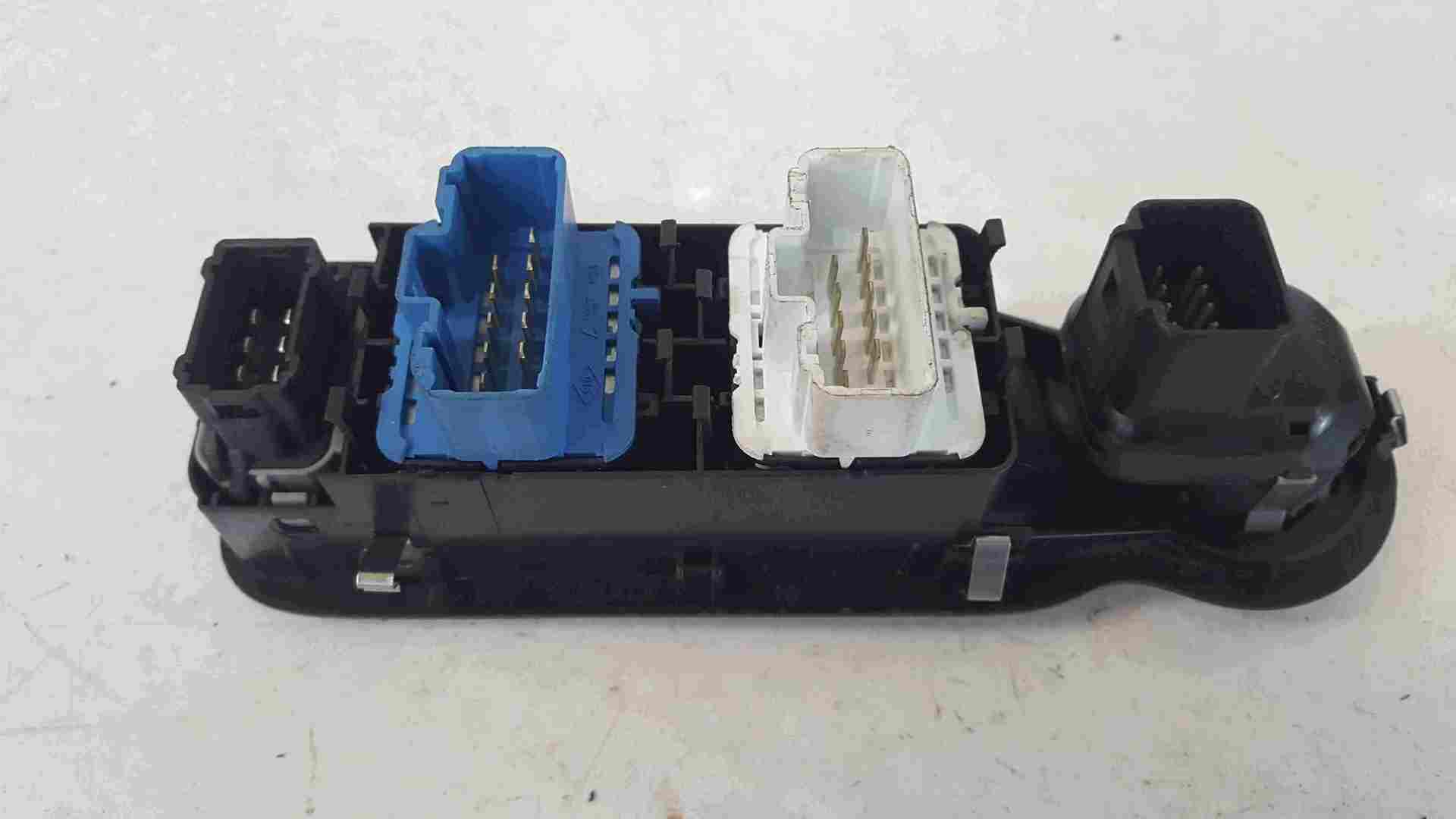 Renault Grand Modus 2008-2012 Drivers OSF Front Window Switches + Panel