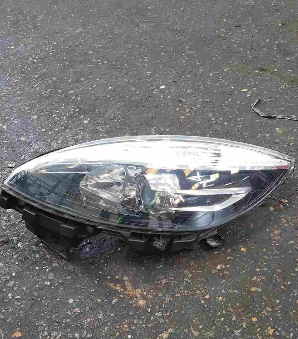 Thumb 4 Renault Grand Scenic MK3 2013-2015 Passenger NSF Front Headlight FACELIFT