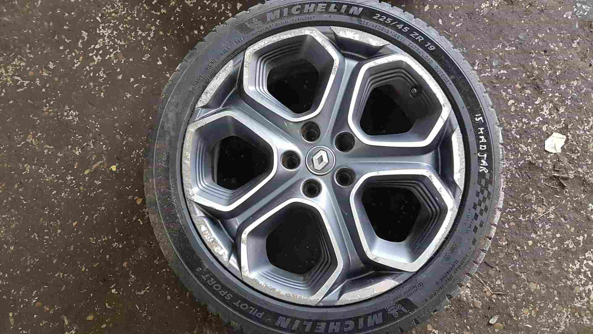 Renault Kadjar 2015-2018 APPOLLO Alloy Wheel + Michelin 225 45 19 3/5 403007598r