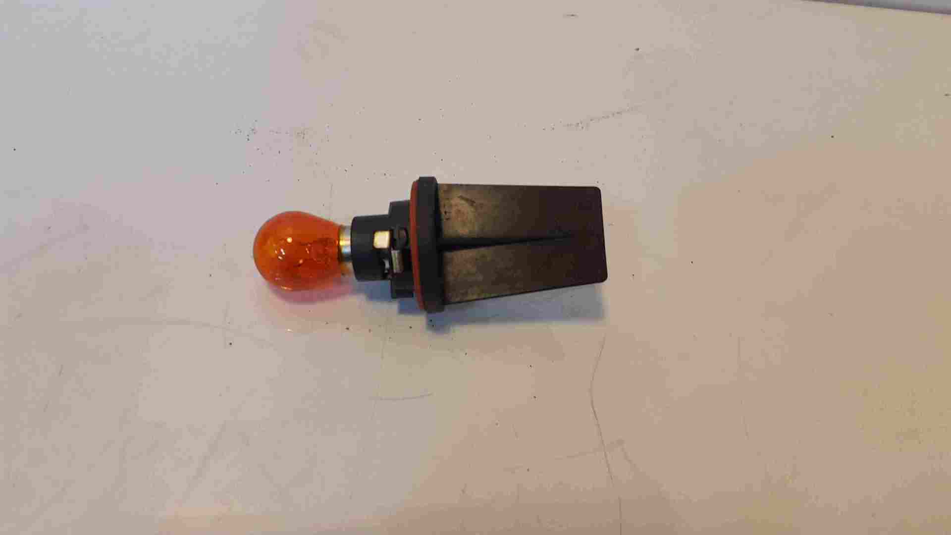 Thumb 2 Renault Kadjar 2015-2018 Indicator Bulb + Holder