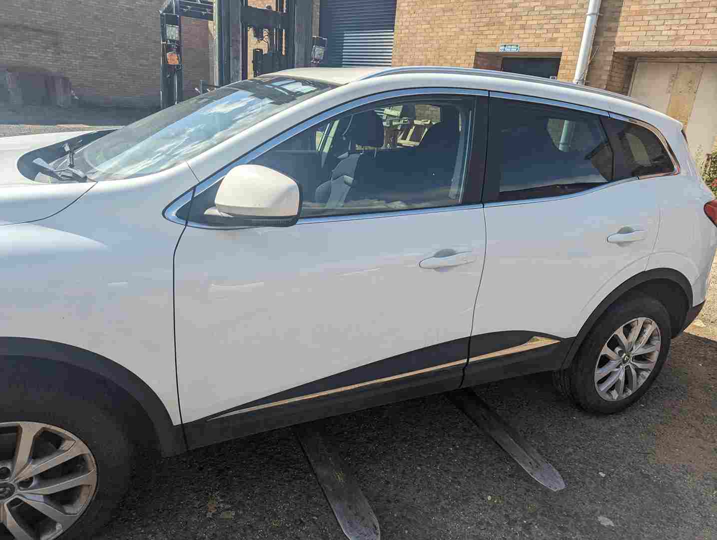 Renault Kadjar 2015-2021 Passenger NSF Front Door White Ov369