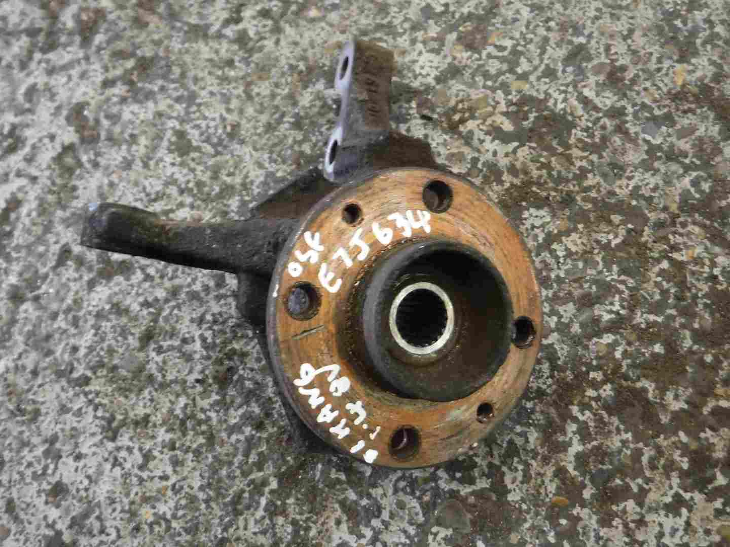 Renault Kangoo 19932003 1.4 8v Drivers OSF Front Wheel Hub Store