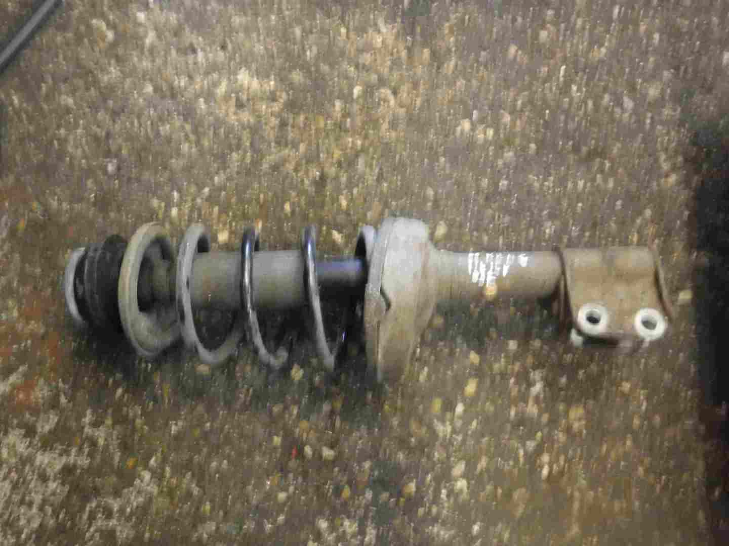 Renault Kangoo 2003-2007 1.6 16v Drivers OSF Front Spring Strut Suspension Leg