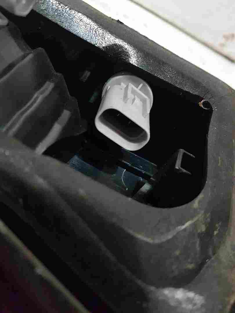 Thumb 3 Renault Koleos 2008-2010 Passenger NSR Rear Boot Light Lenz 