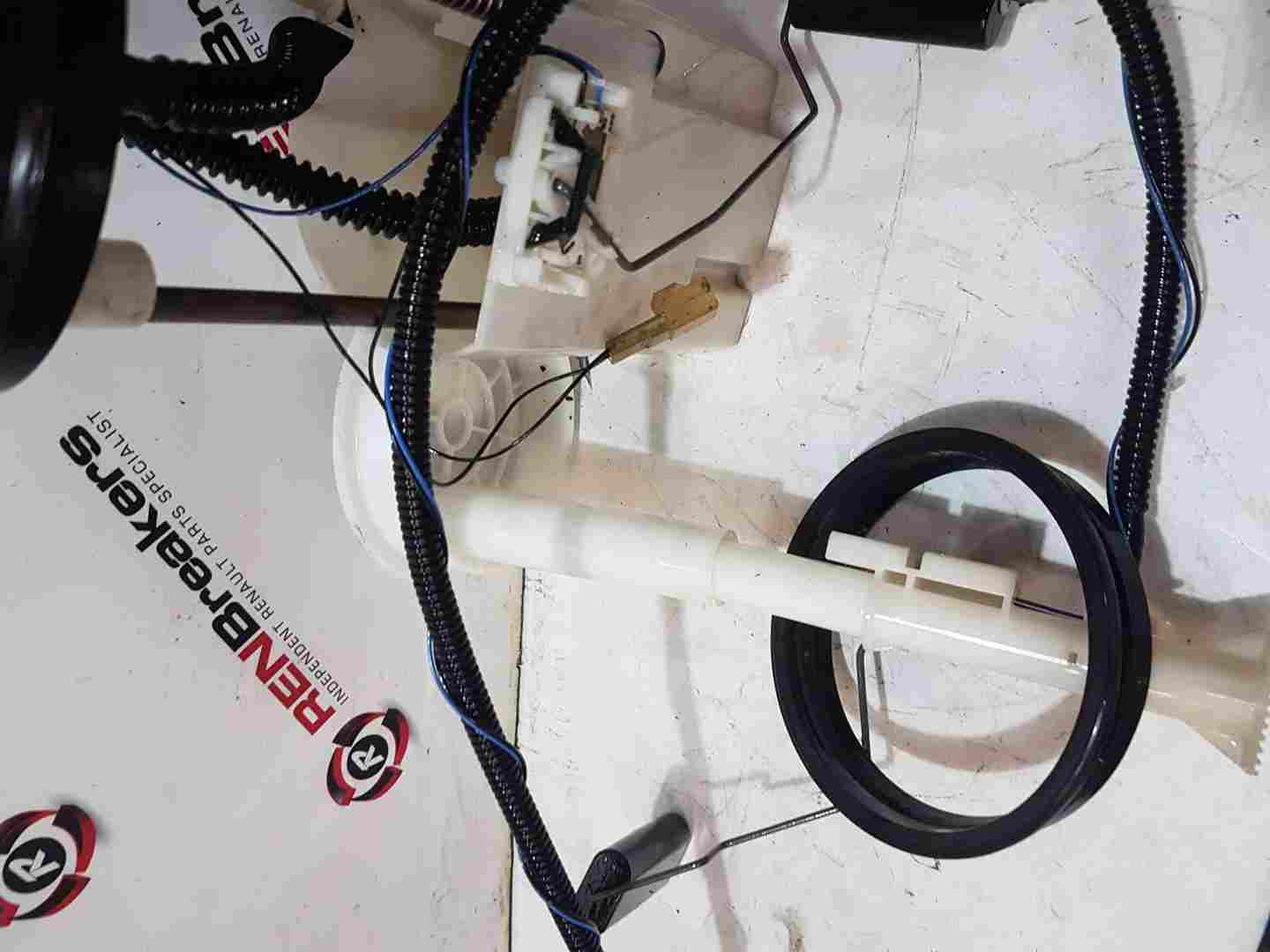 Thumb 2 Renault Koleos 2008-2015 2.0 DCI Fuel Tank Sender Unit M9r