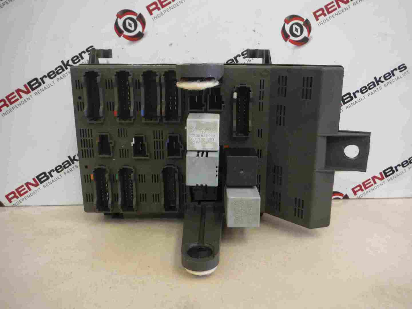 Renault Laguna 1999-2000 Engine Bay UPC Unit Computer