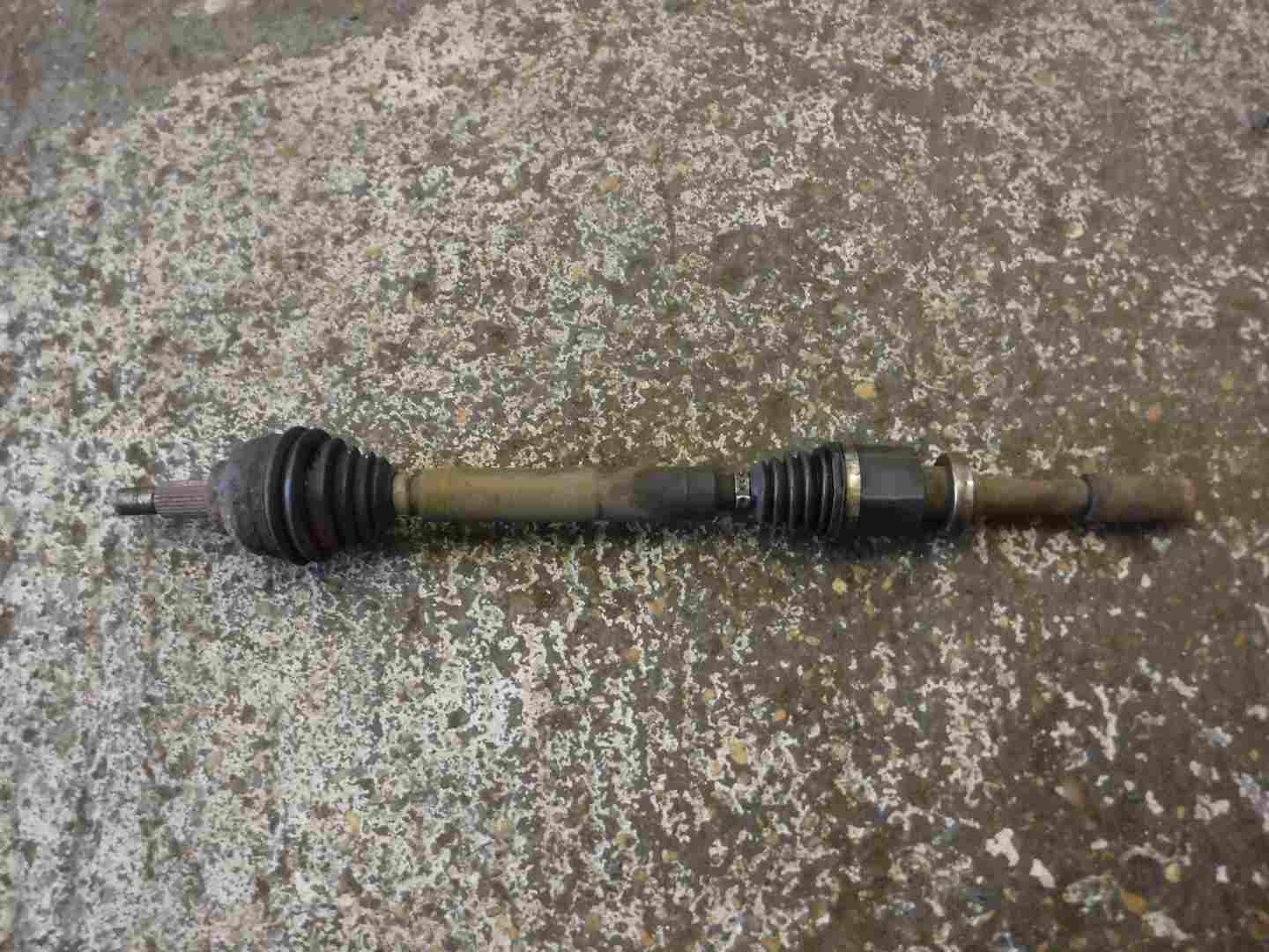 Renault Laguna 2001-2005 1.8 16v Drivers OSF Front Driveshaft 8200214788
