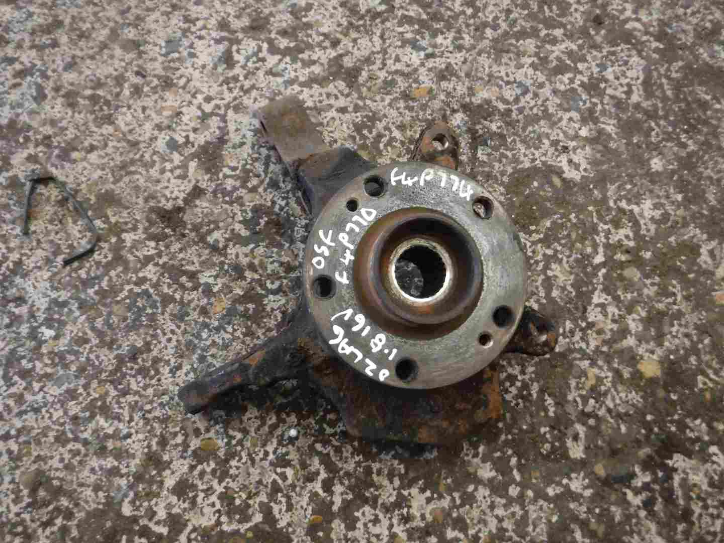 Renault Laguna 2001-2007 1.8 16v Drivers OSF Front Wheel Hub