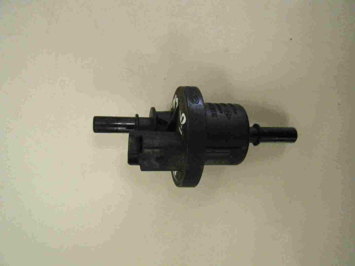 Renault Laguna 2001-2005 1.8 16v Fuel Breather Sensor Carbon Canister Filter
