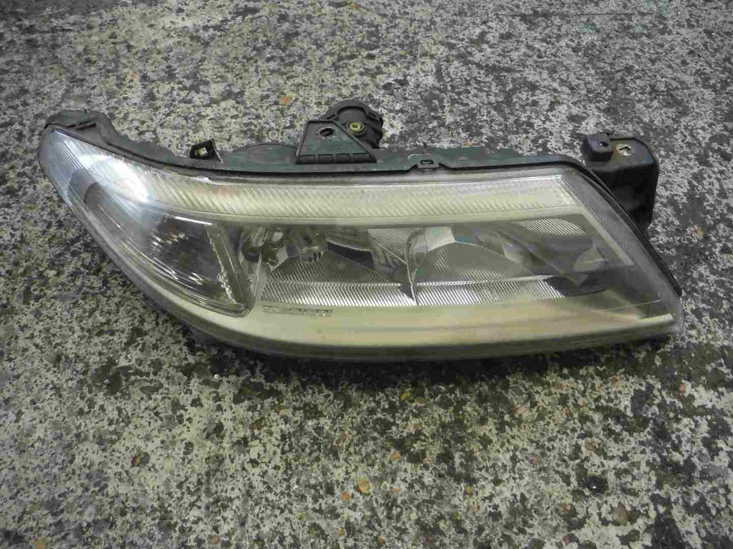 Renault Laguna 2001-2005 Drivers OSF Front Headlight Lens Xenon 8200163326