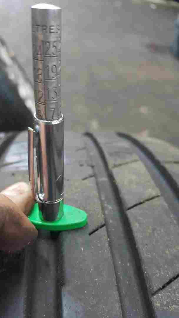 Thumb 4 Renault Laguna 2001-2005 Silverstone Alloy Wheel + Tyre 215 50 17 7Mm Tread 3/5