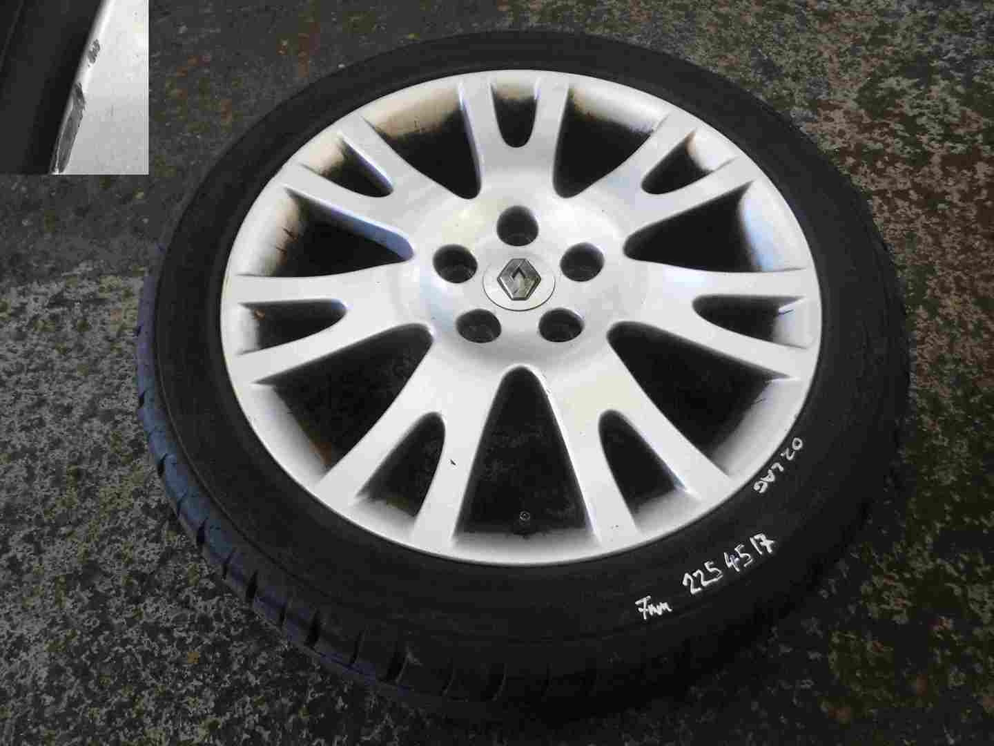 Renault Laguna 2001-2005 Silverstone Alloy Wheel + Tyre 225 45 17 7mm Tread