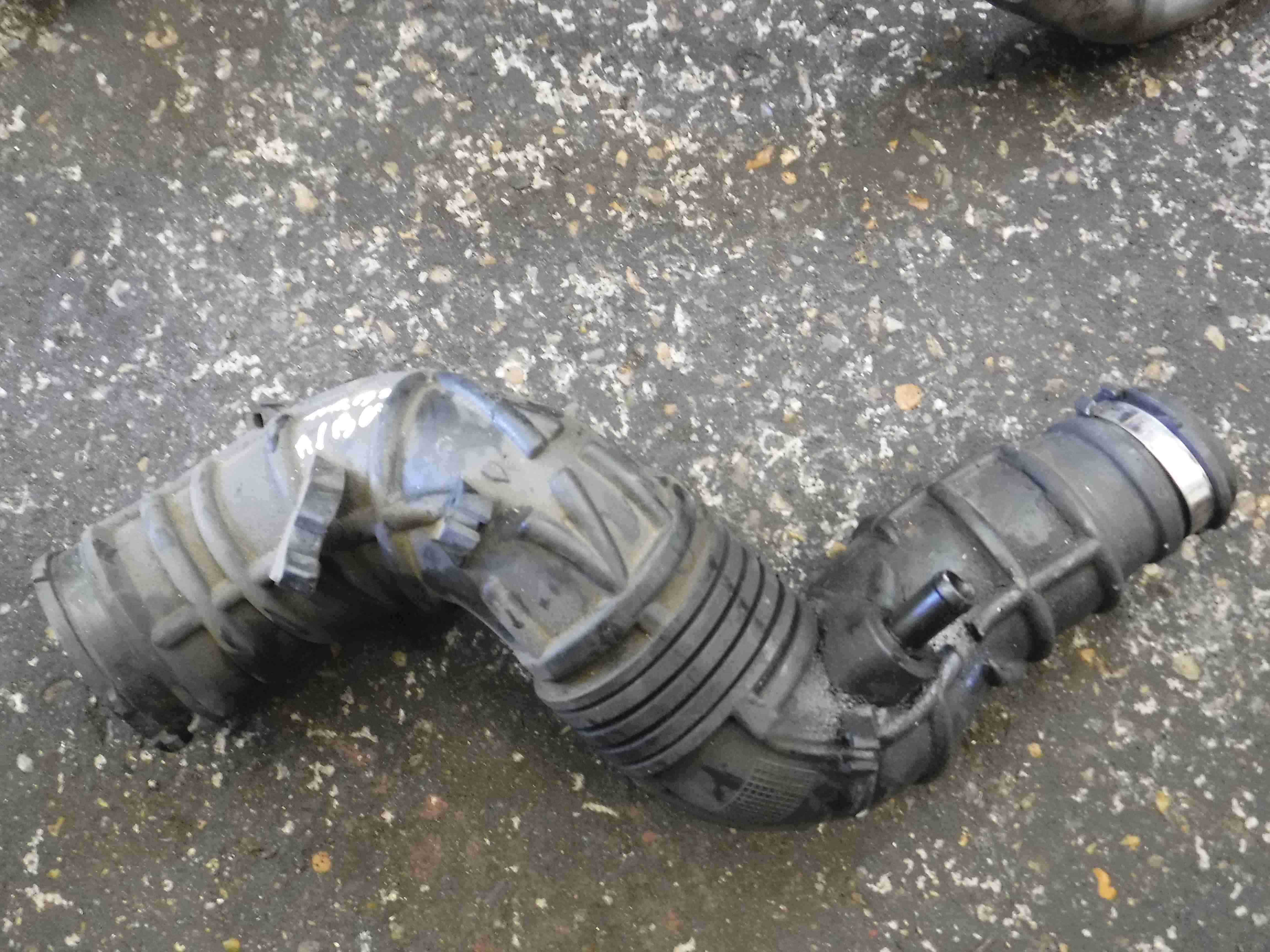 Renault Laguna 2005-2007 2.0 dCi Turbo To Airbox Pipe