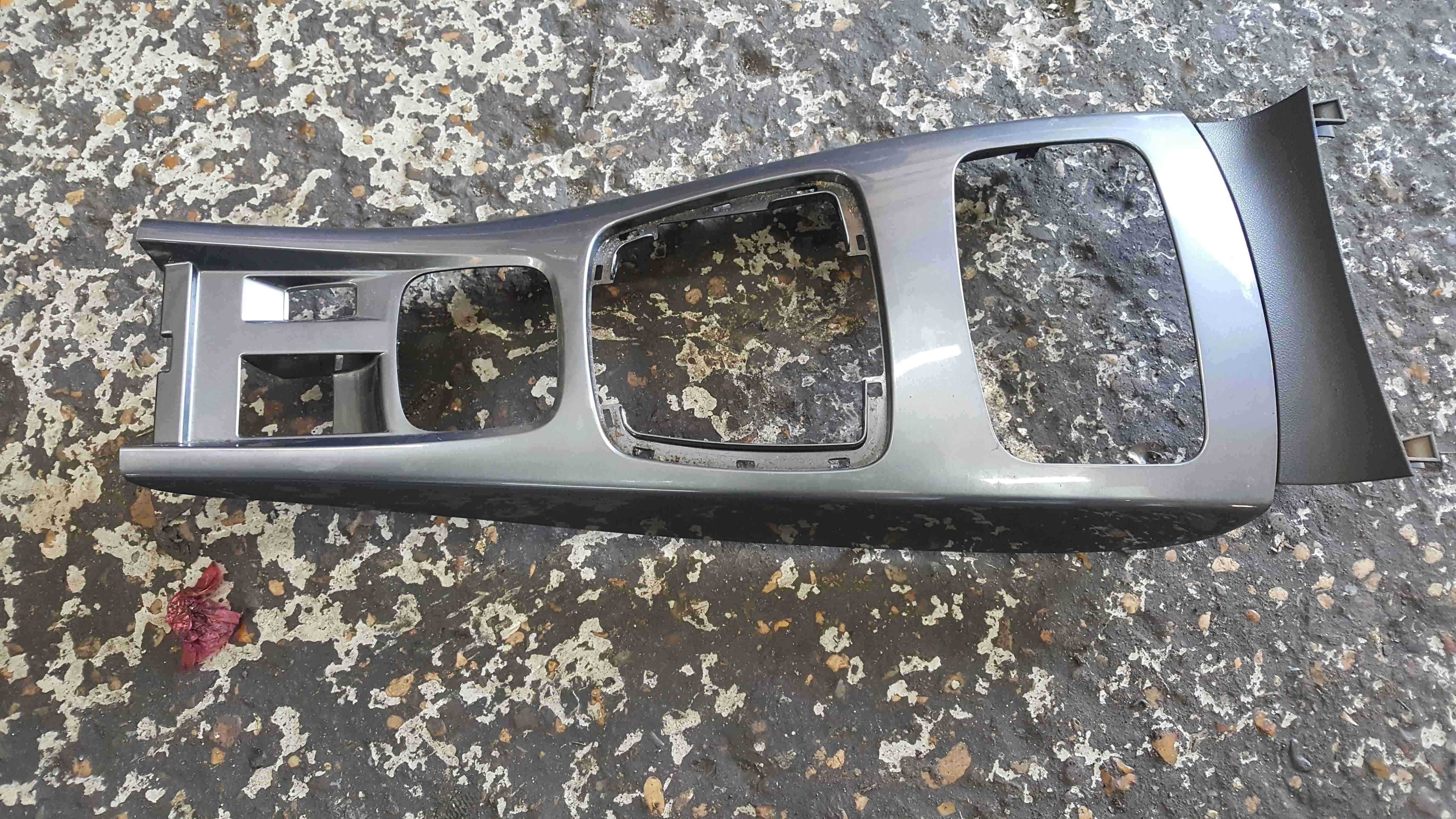 Renault Laguna Estate MK3 2007-2012 Centre Console Gear Surround Trim Gloss Grey
