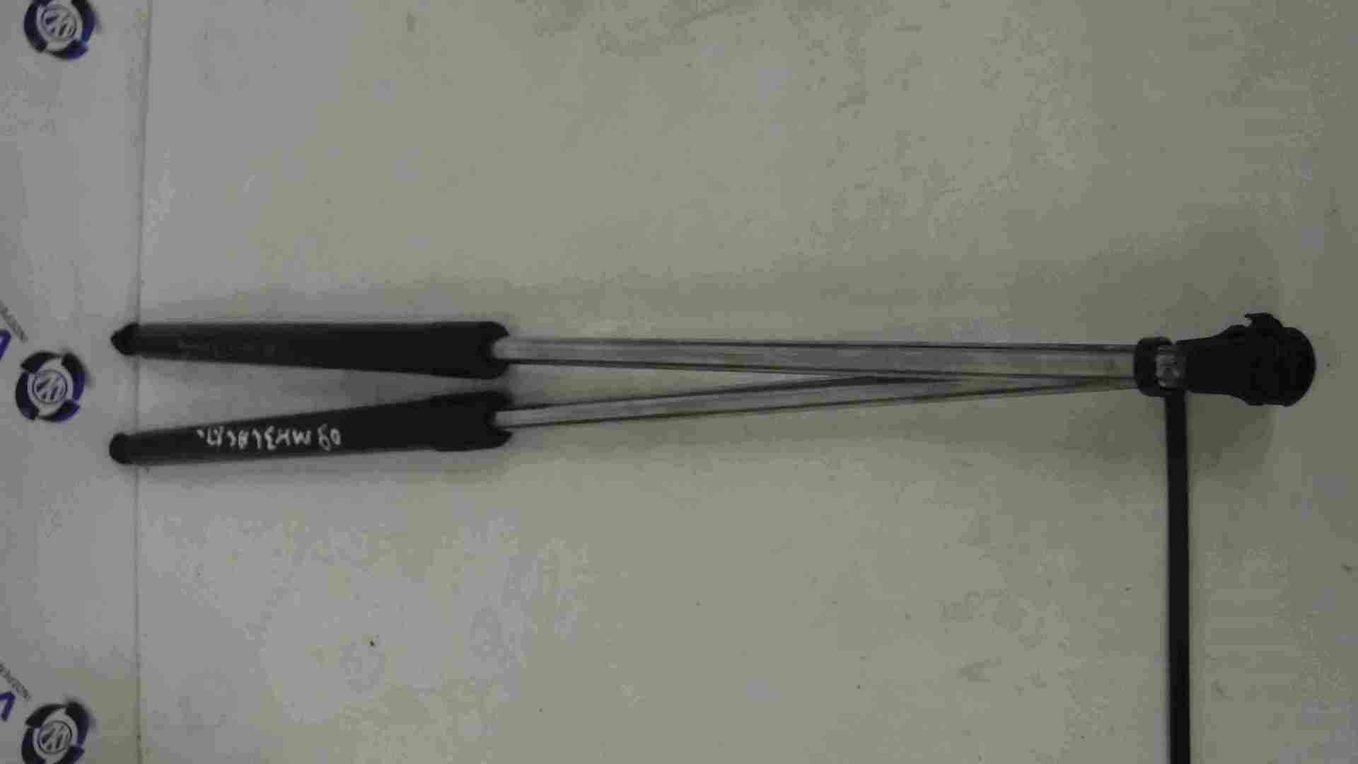 Renault Laguna Estate MK3 2007-2012 Tailgate Boot Gas Struts 904517086R