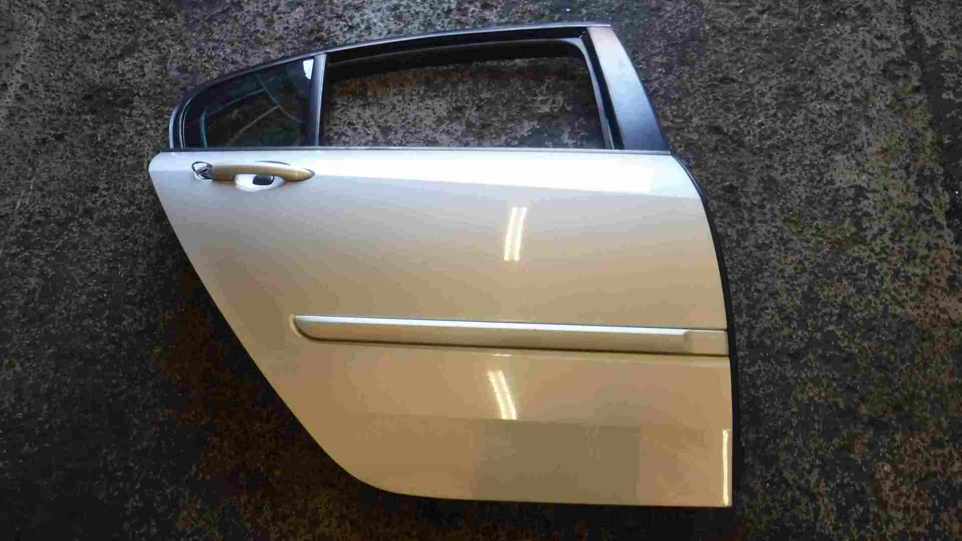 Renault Laguna Hatchback 2007-2012 Drivers OSR Rear Door Silver TED69