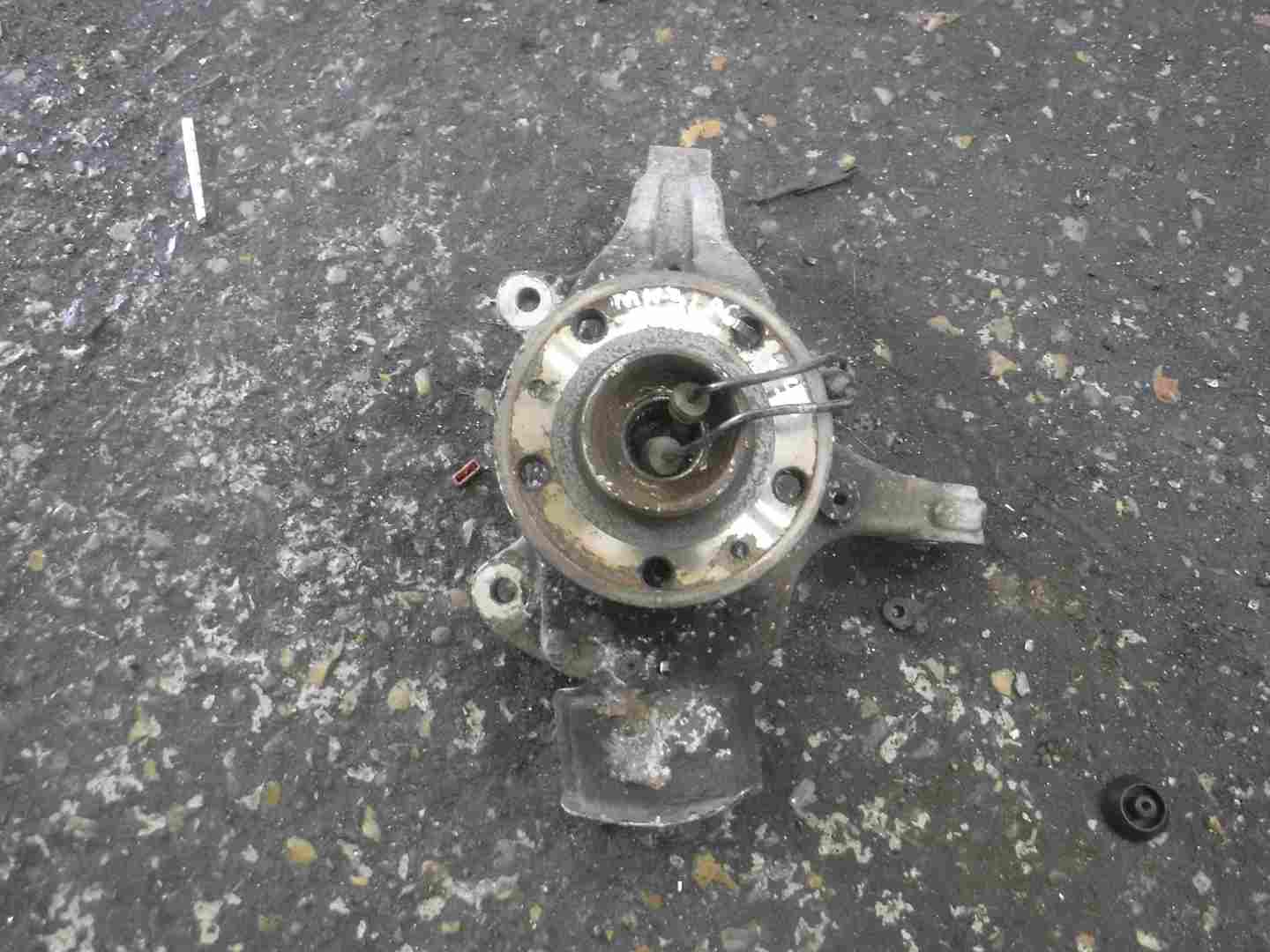 Renault Laguna MK3 2007-2012 2.0 dCi Passenger NSF Front Wheel Hub + ABS Sensor