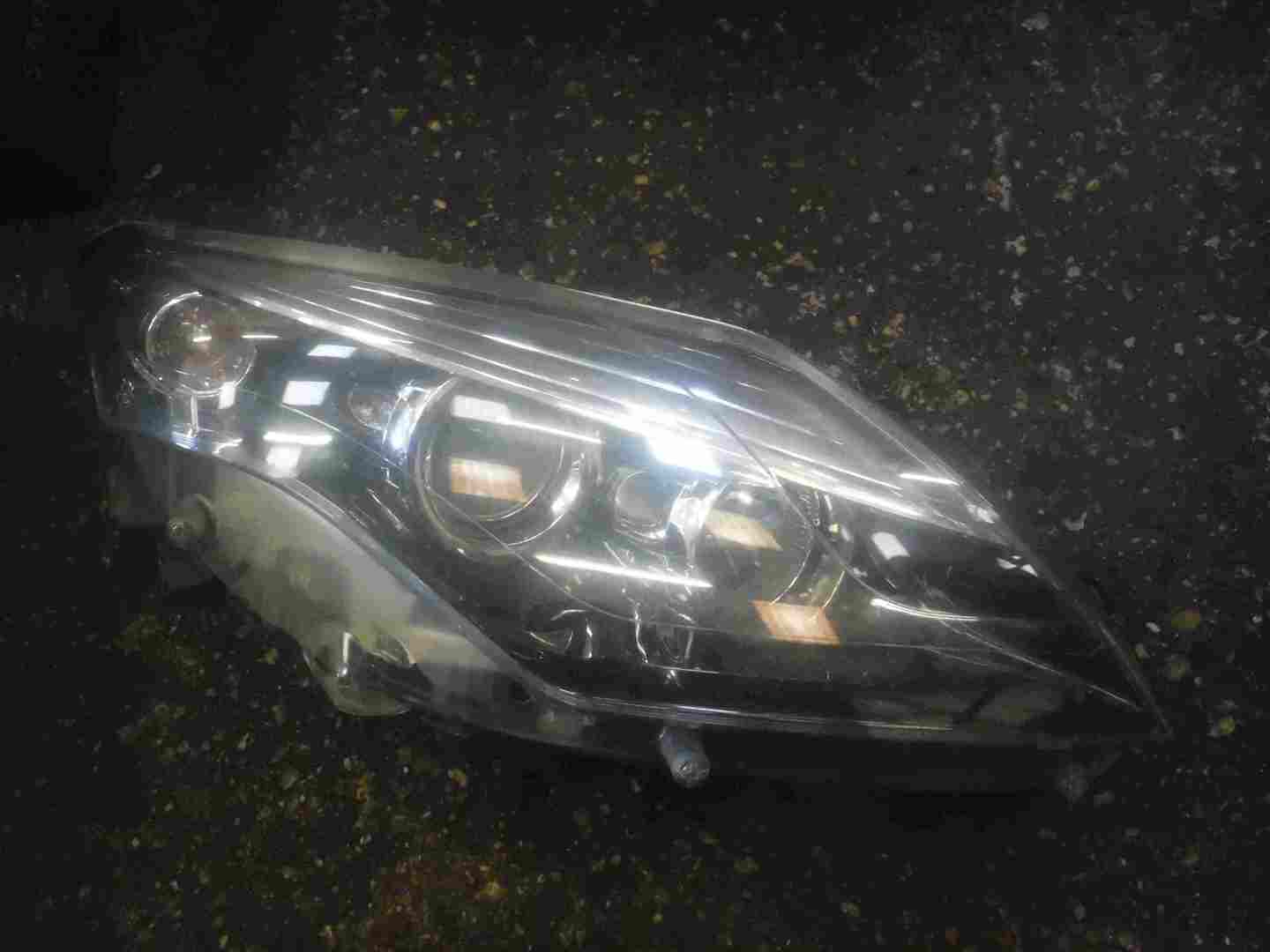 Renault Laguna MK3 2007-2012 Drivers OSF Front Headlight 260106067R