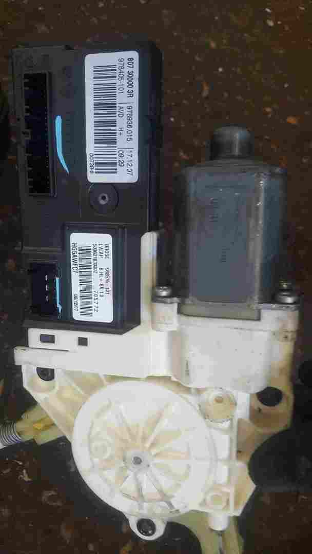 Renault Laguna MK3 2007-2012 Drivers OSF Front Window Motor Regulator 807300003R