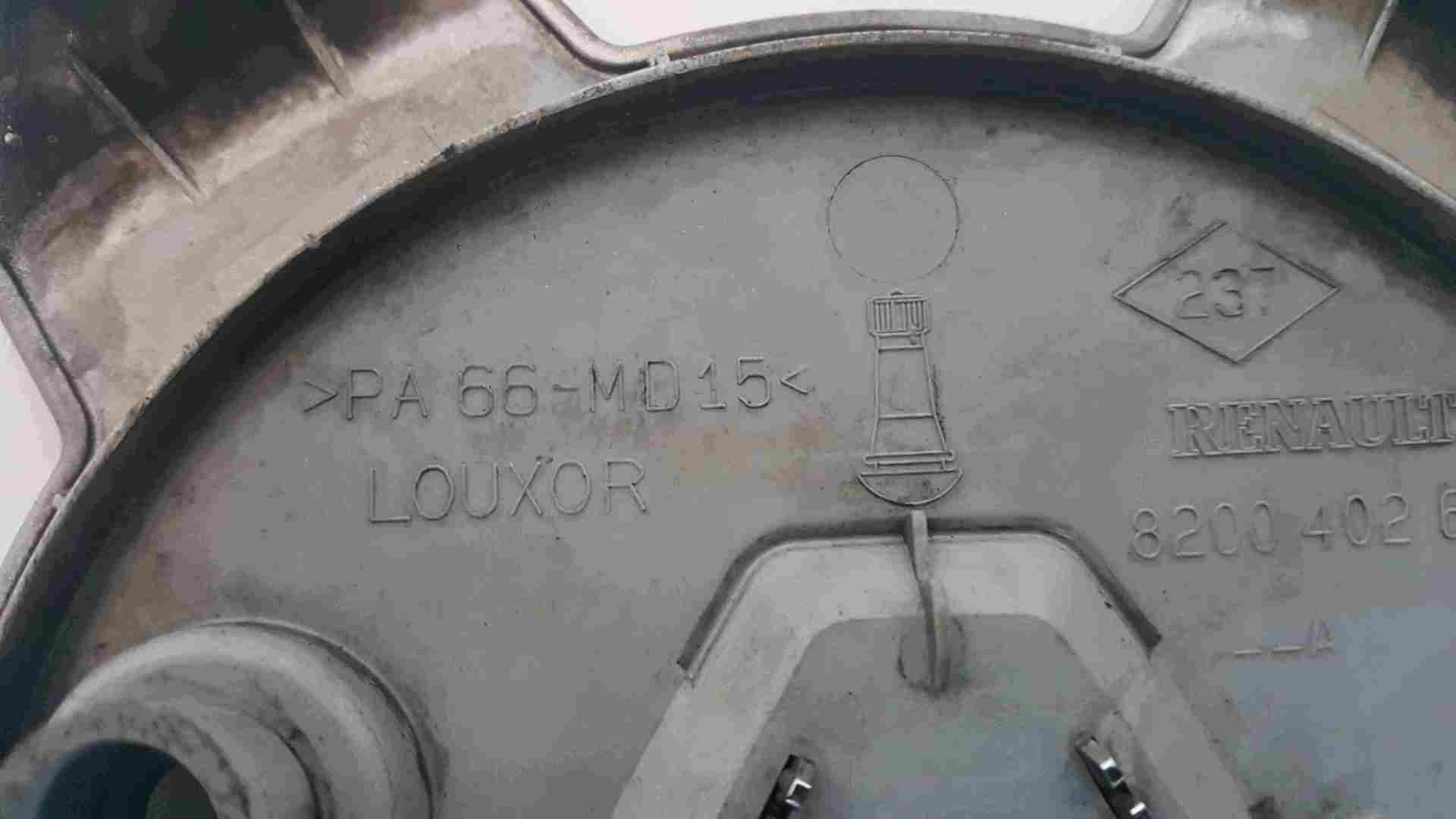 Thumb 3 Renault Laguna Scenic MK2 2003-2009 Louxor Centre Cap 8200402633