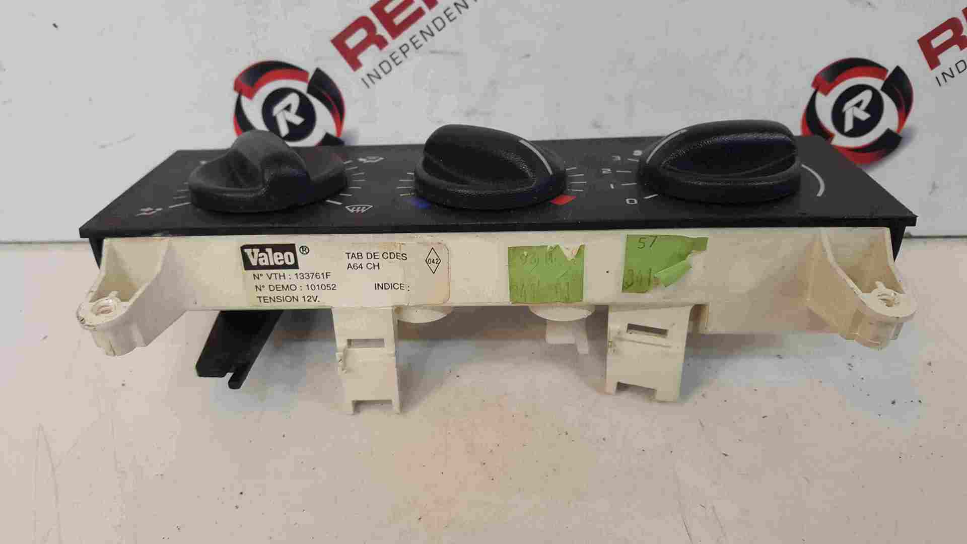 Thumb 2 Renault Master 1997-2003 Heater Controls Switches Panel 133761F