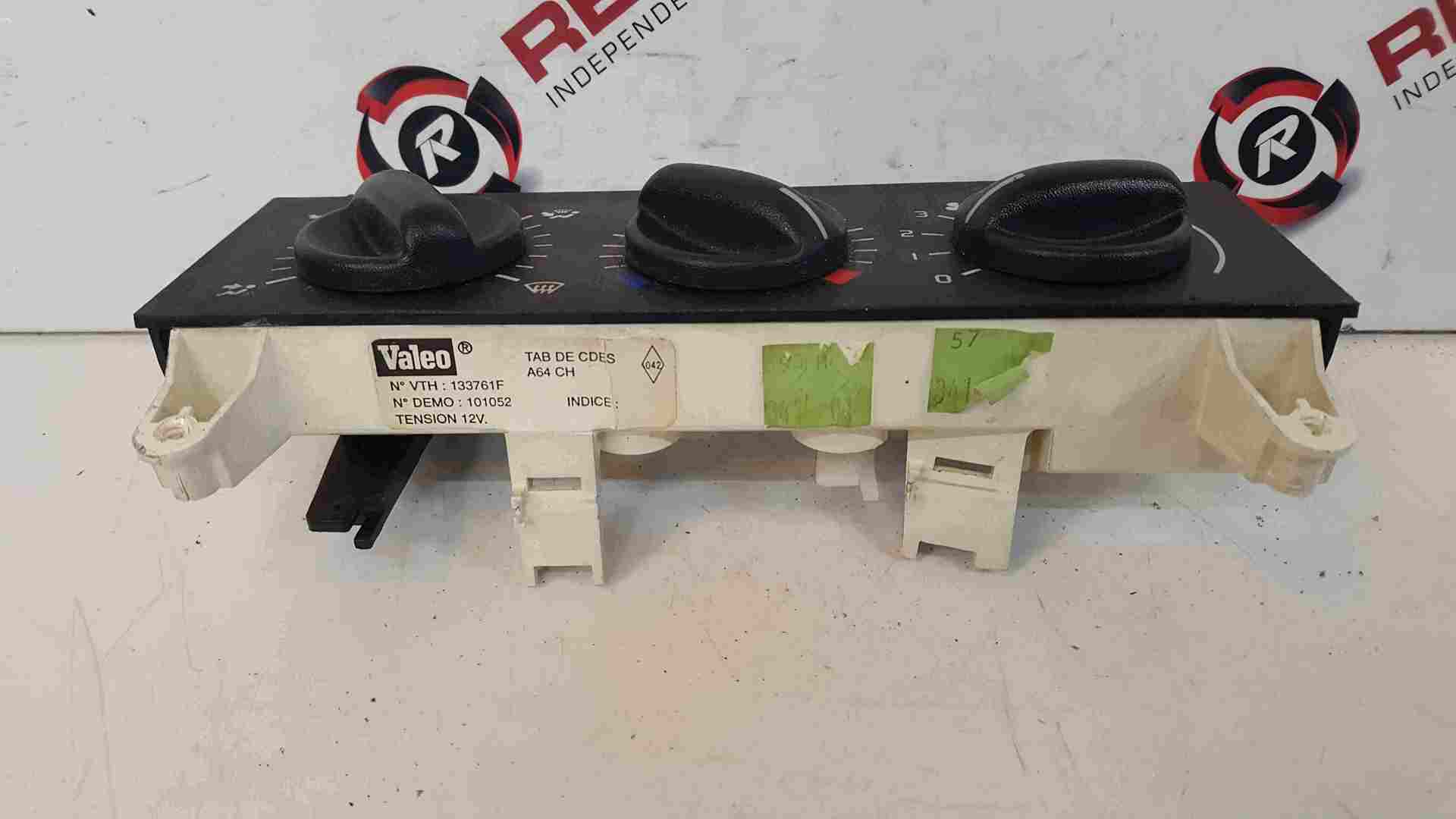 Thumb 3 Renault Master 1997-2003 Heater Controls Switches Panel 133761F