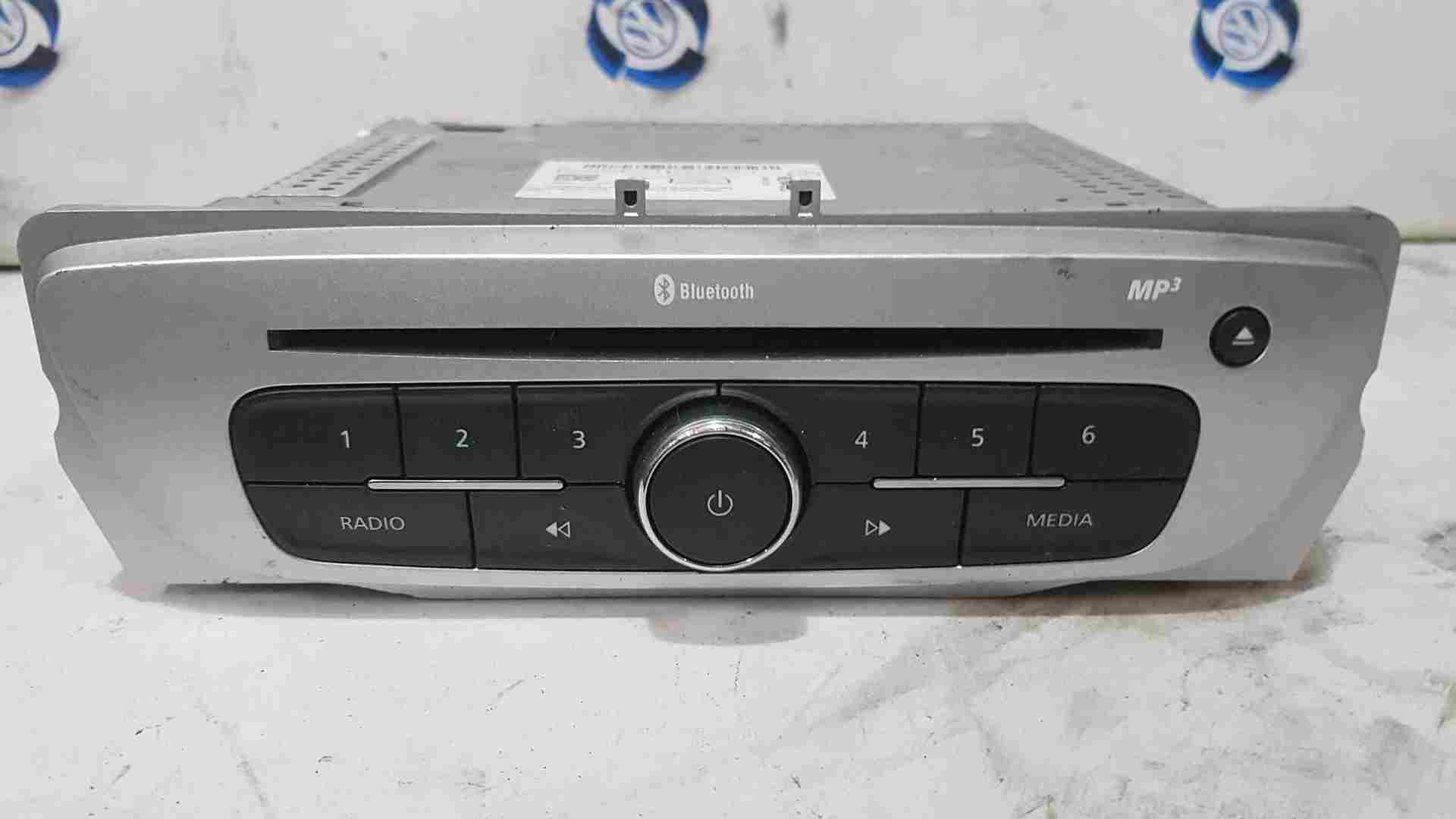 Thumb 5 Renault Megane + Scenic 2003-2009 Cd Player Radio Tuner List Silver + Code
