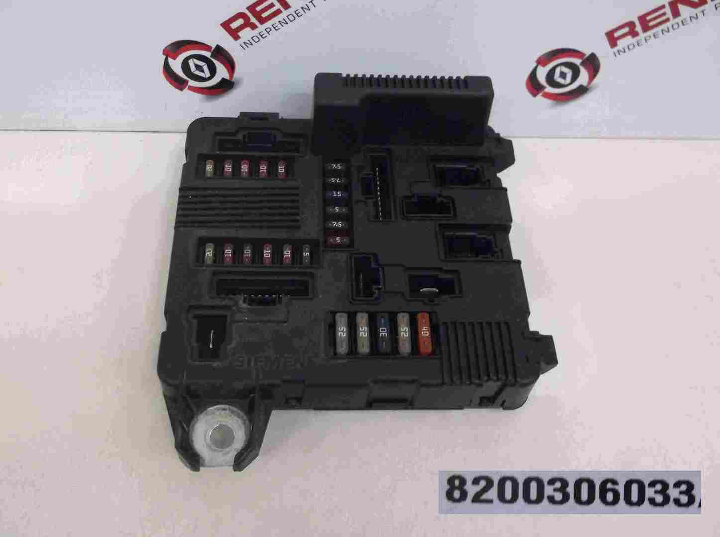 Renault Megane + Scenic 2002-2006 Engine Bay Fuse Box UPC 8200306031