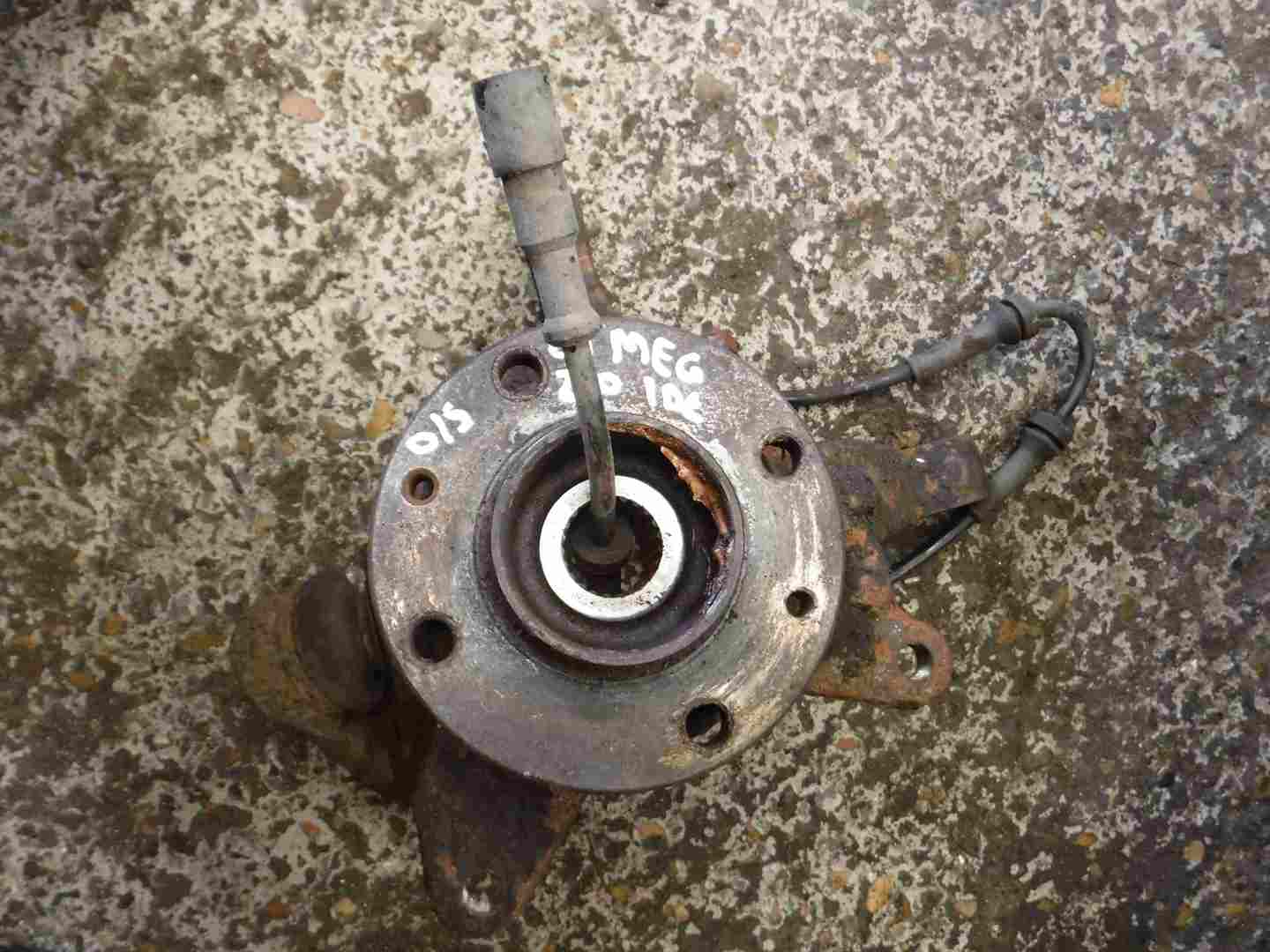 Renault Megane 1999-2002 2.0 IDE Drivers OSF Front Hub   ABS Sensor