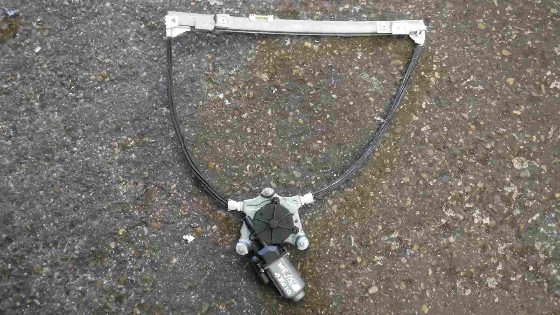 Renault Megane 1999-2002 Drivers OSF Front Window Motor Regulator 3dr