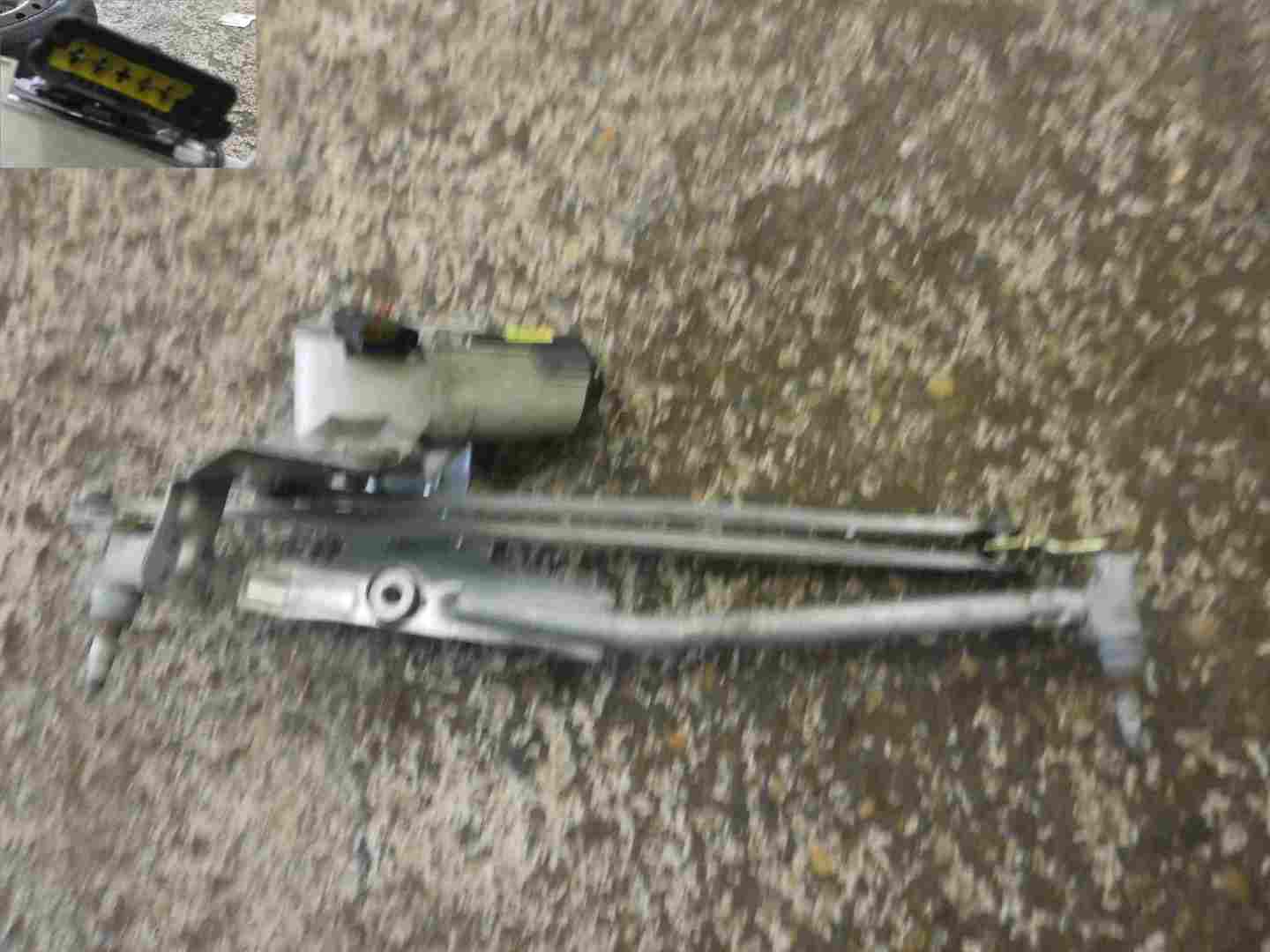 Renault Megane 1999-2002 Windscreen Wiper Motor + Linkage Black Plug
