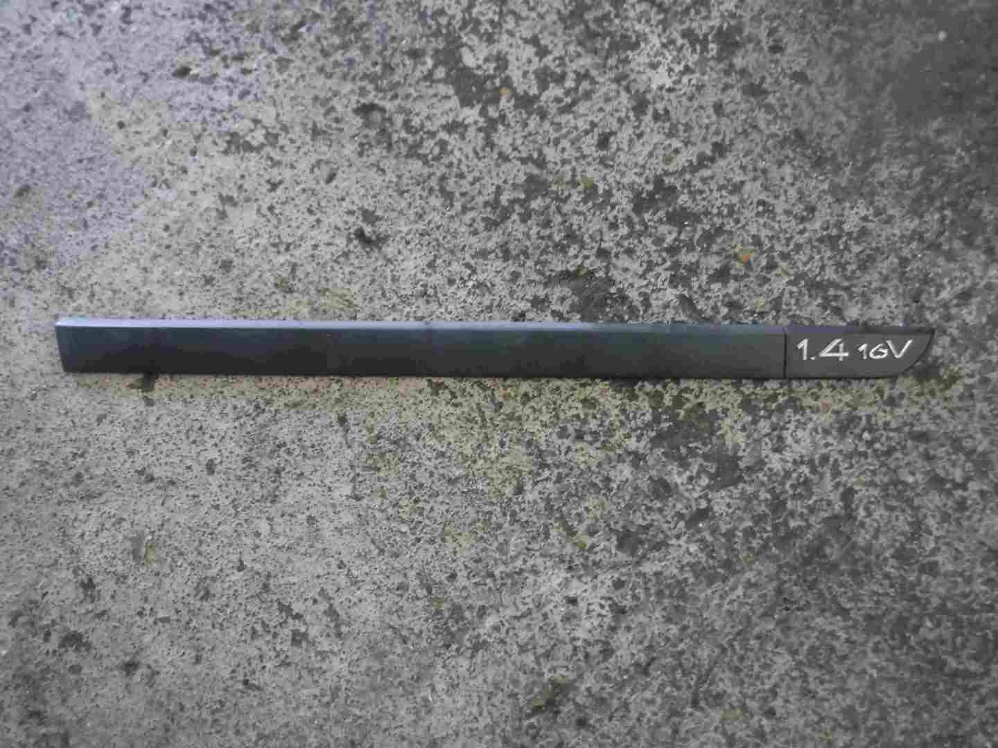 Renault Megane 2002-2008 1.4 16v Drivers OSF Front Door Moulding Trim 5 Door