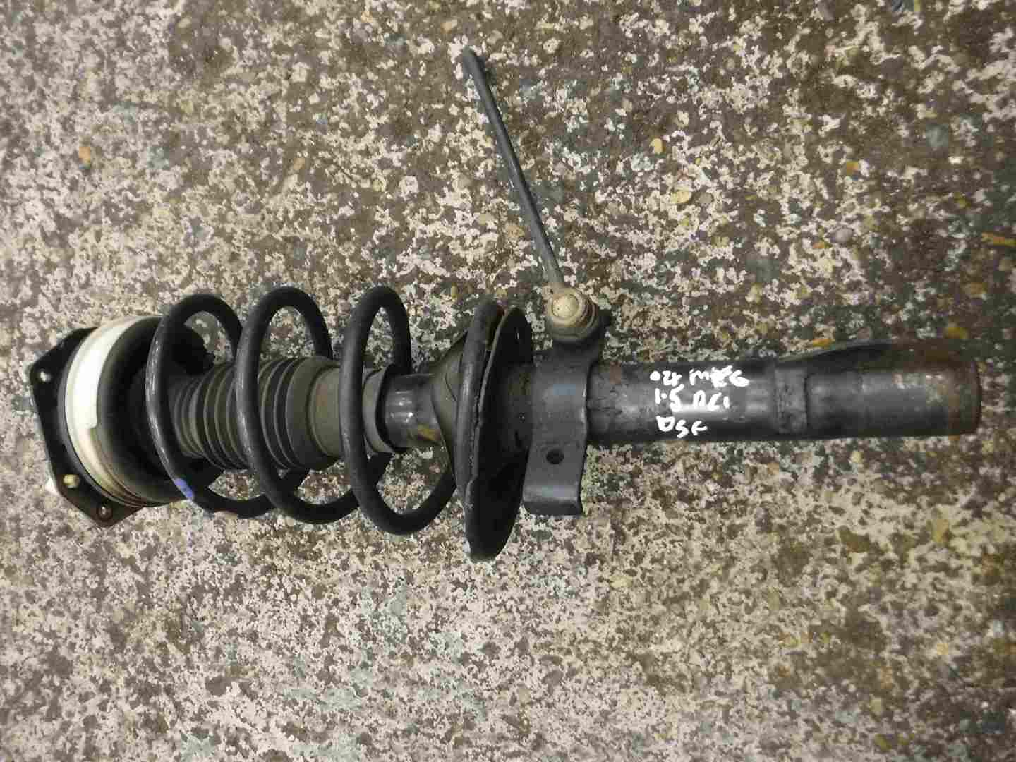 Renault Megane 2002-2008 1.5 dCi Drivers OSF Front Shock Spring Suspension Leg