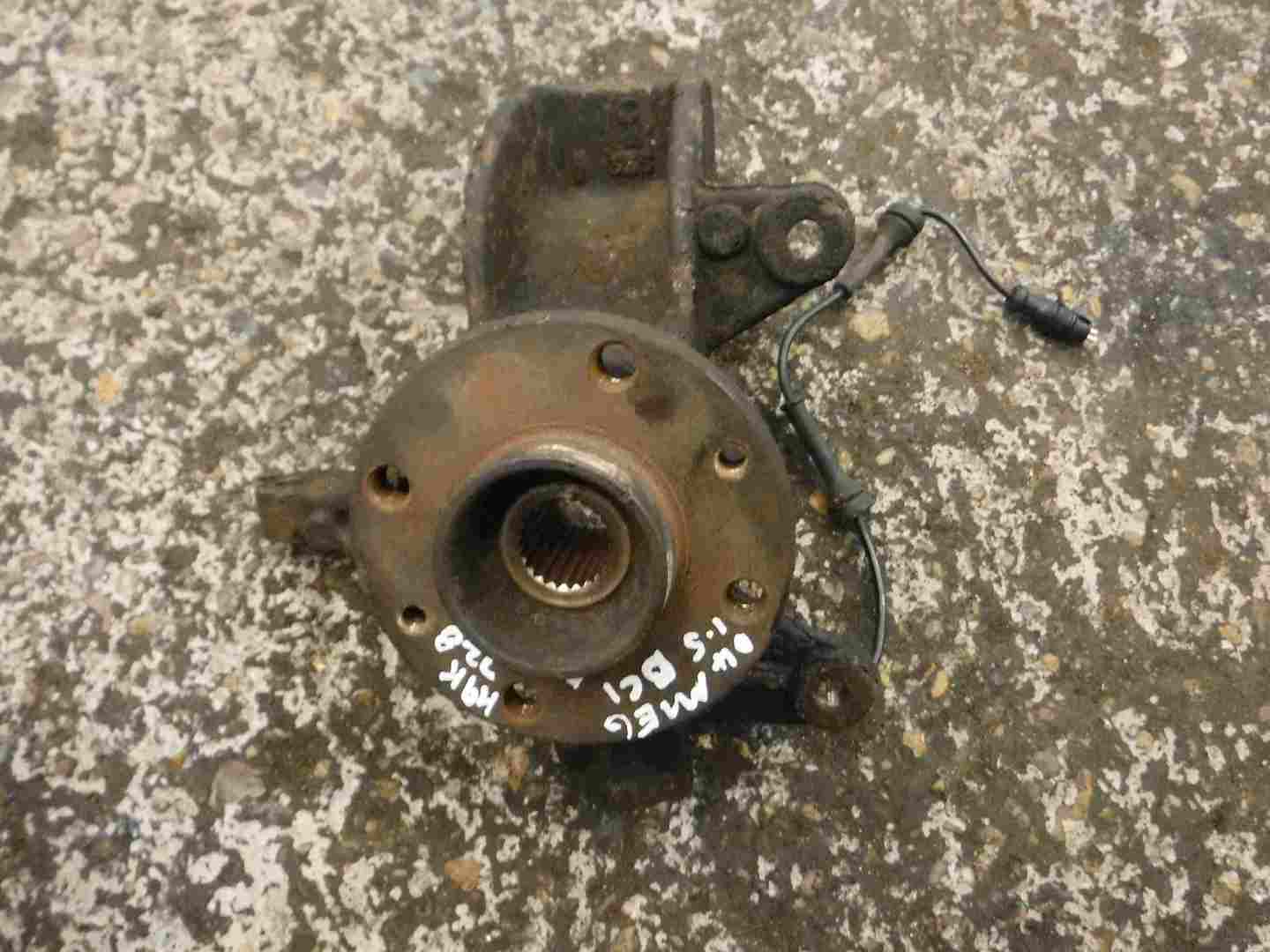 Renault Megane 2006-2008 1.5 dCi Drivers OSF Front Wheel Hub + ABS Sensor