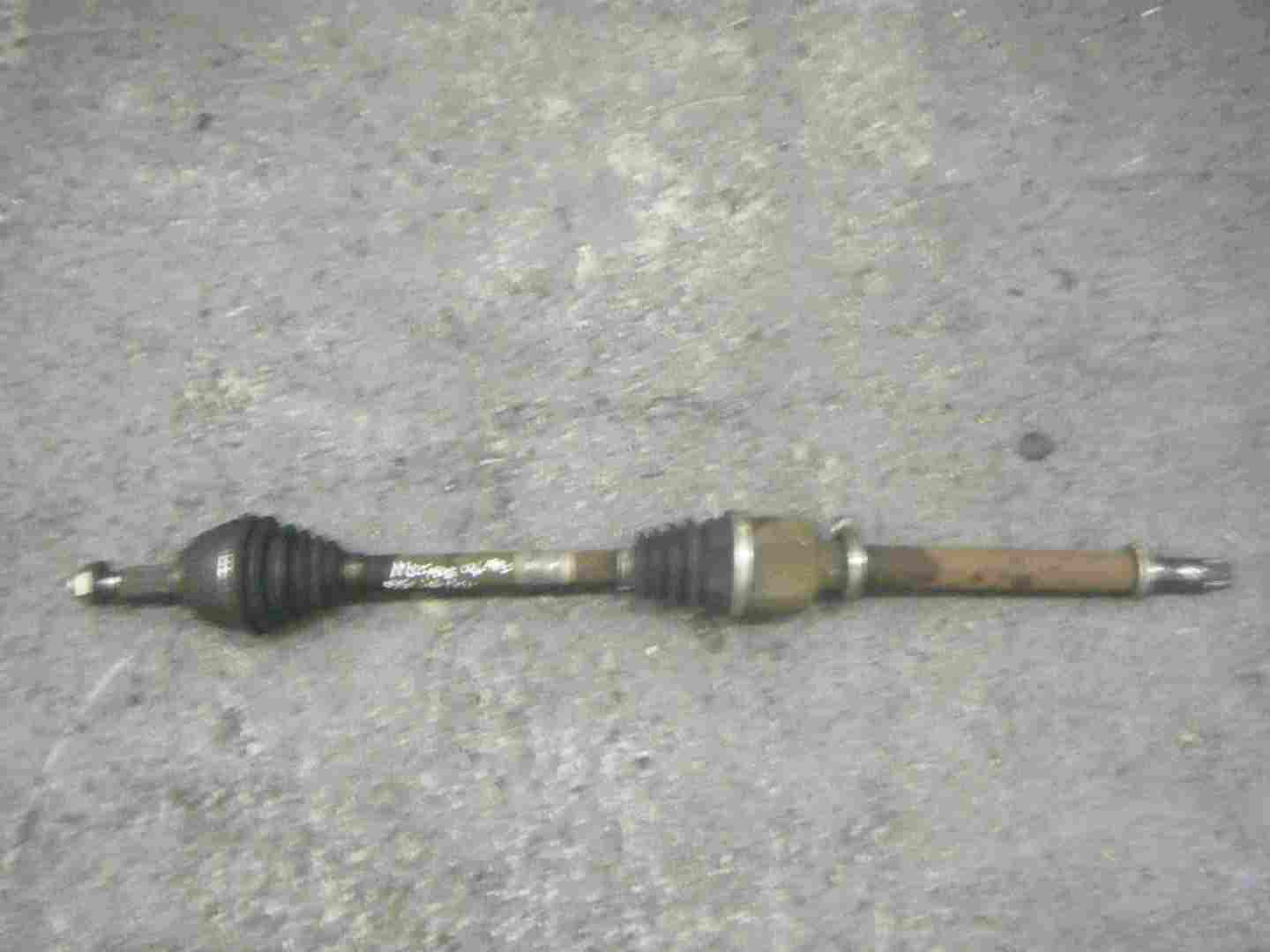 Renault Megane 2002-2008 1.6 16v Drivers OSF Front Driveshaft ABS 8200613827