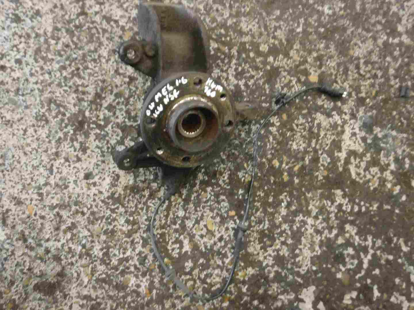 Renault Megane 2002-2008 1.6 16v Passenger NSF Front Wheel Hub + ABS Sensor