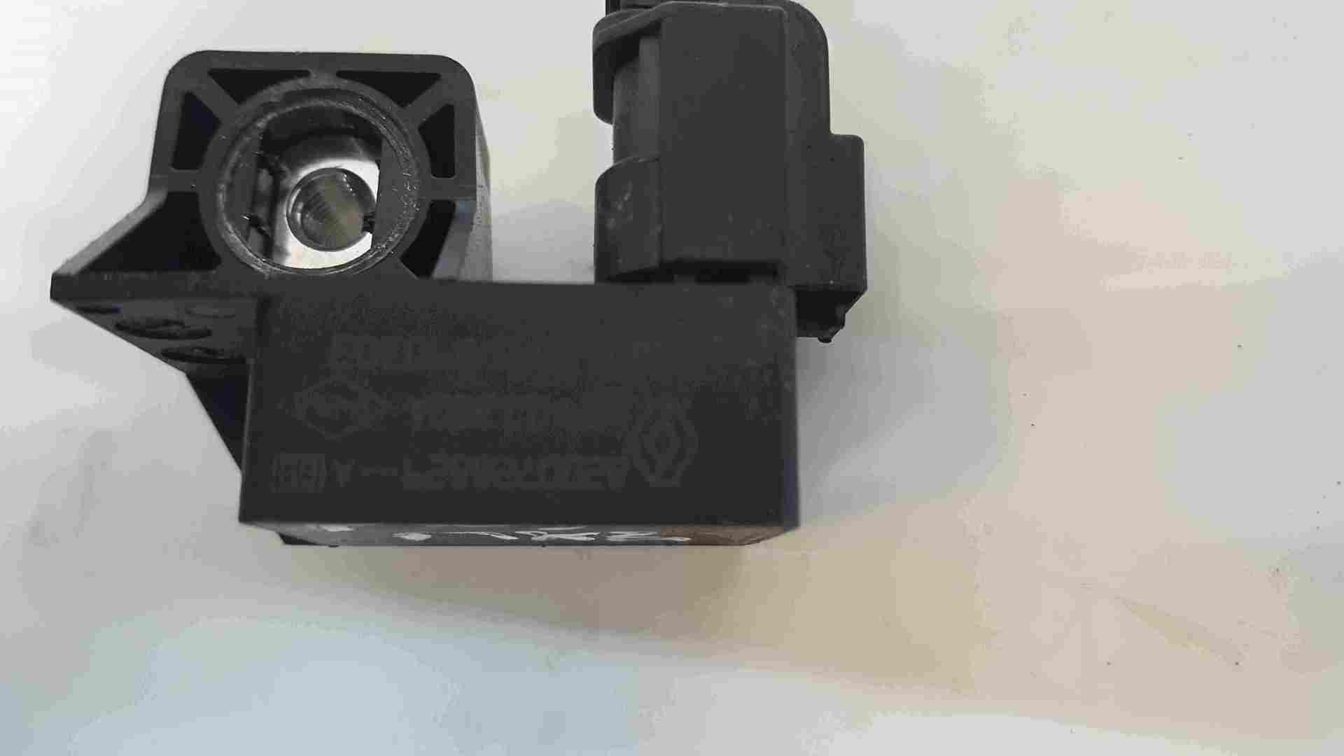 Thumb 2 Renault Megane 2002-2008 Airbag Impact Sensor 8200728829