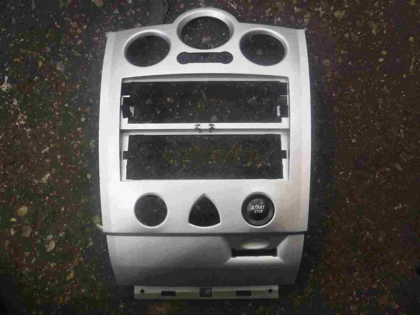 Renault Megane 2003-2008 Centre Dashboard Heater Controls Surround Trim Silver