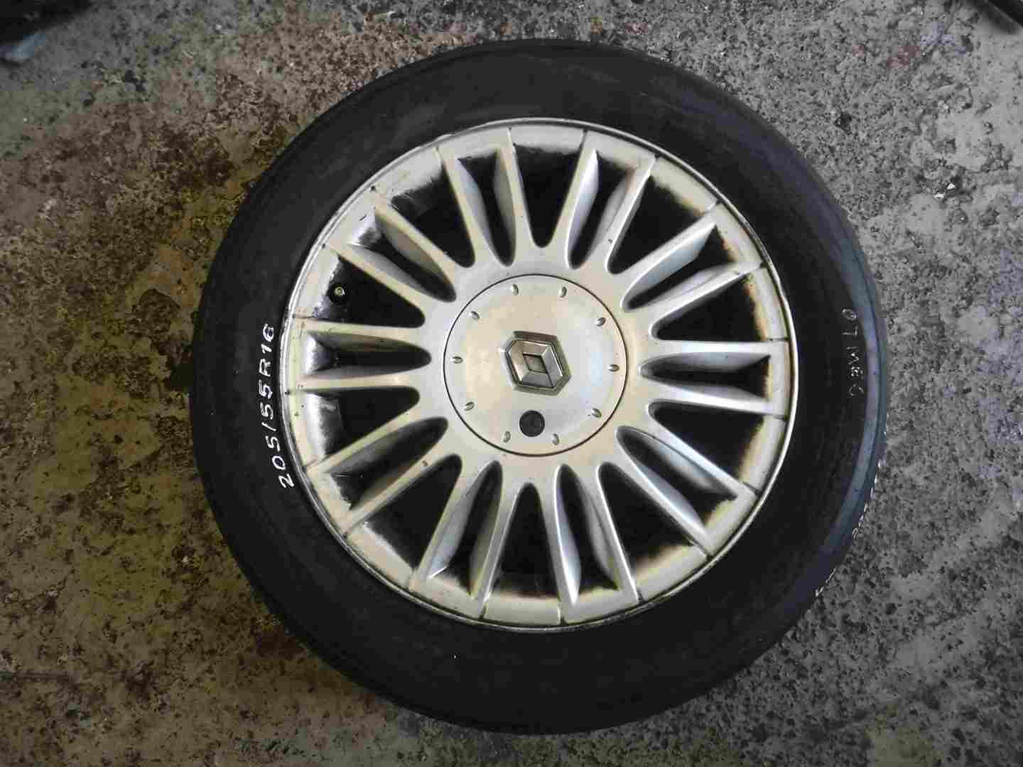 Renault Megane 2002-2008 Curacao Alloy Wheel + Tyre 205 55 16 4mm Tread 4/5