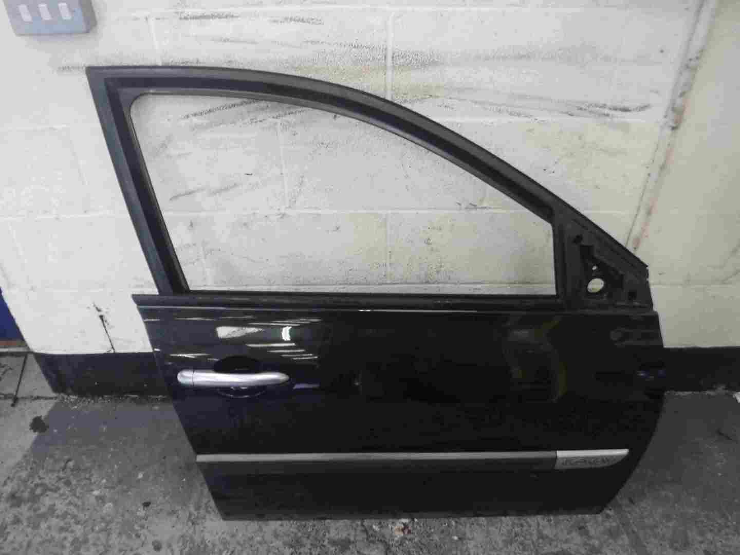 Renault Megane 2002-2008 Drivers OSF Front Door Black 676 5dr